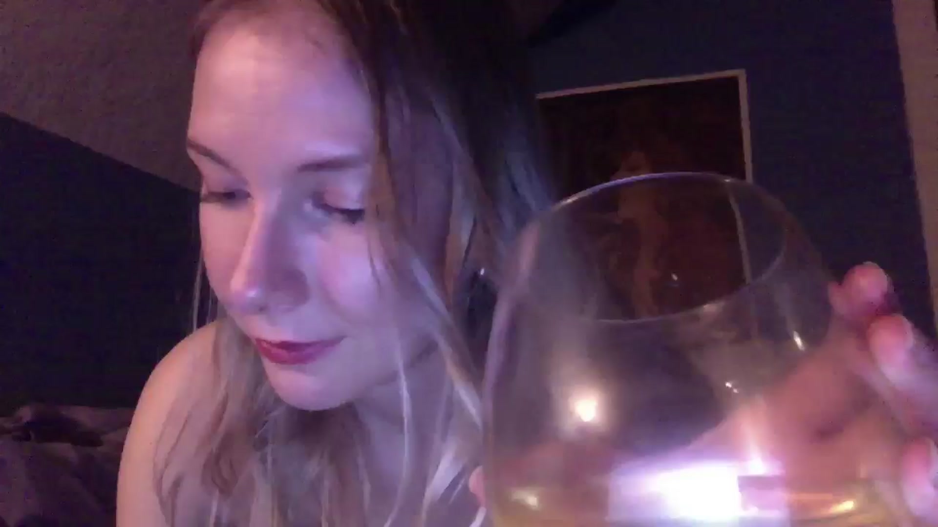 Gallery image thumbnail from Peachyk33n's myfreecams stream on, 05/07/2024, 08:31 image 1 of 20