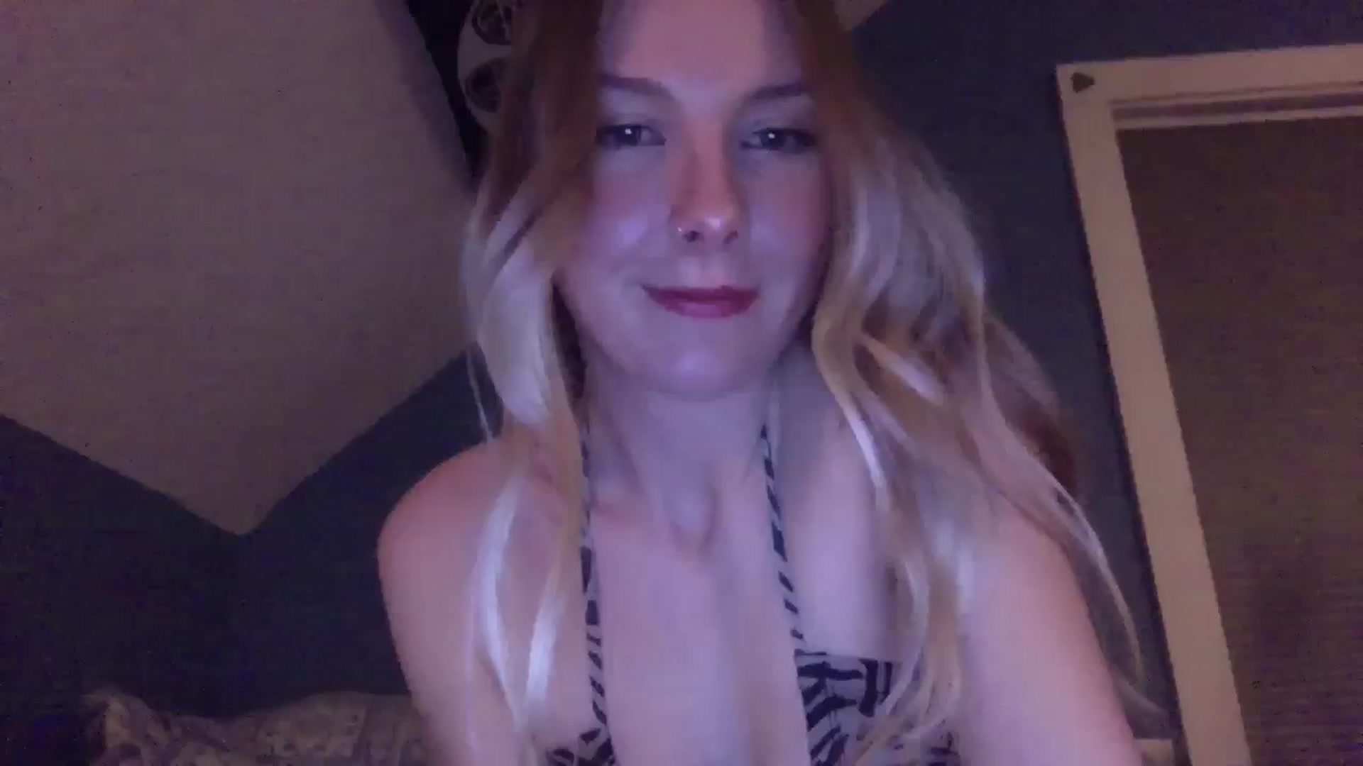 Gallery image thumbnail from Peachyk33n's myfreecams stream on, 05/08/2024, 04:16 image 1 of 20