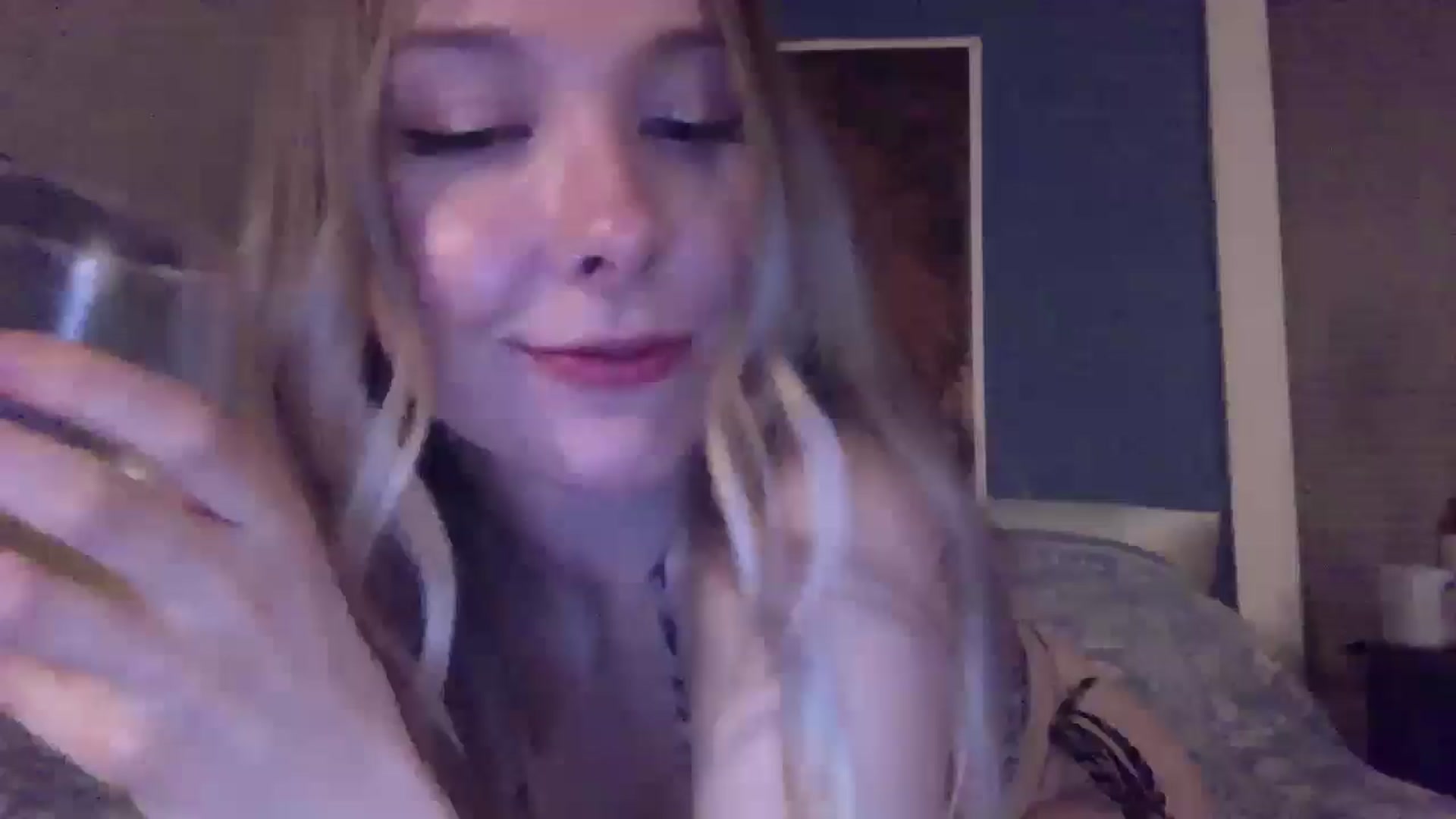 Gallery image thumbnail from Peachyk33n's myfreecams stream on, 05/08/2024, 07:03 image 14 of 20