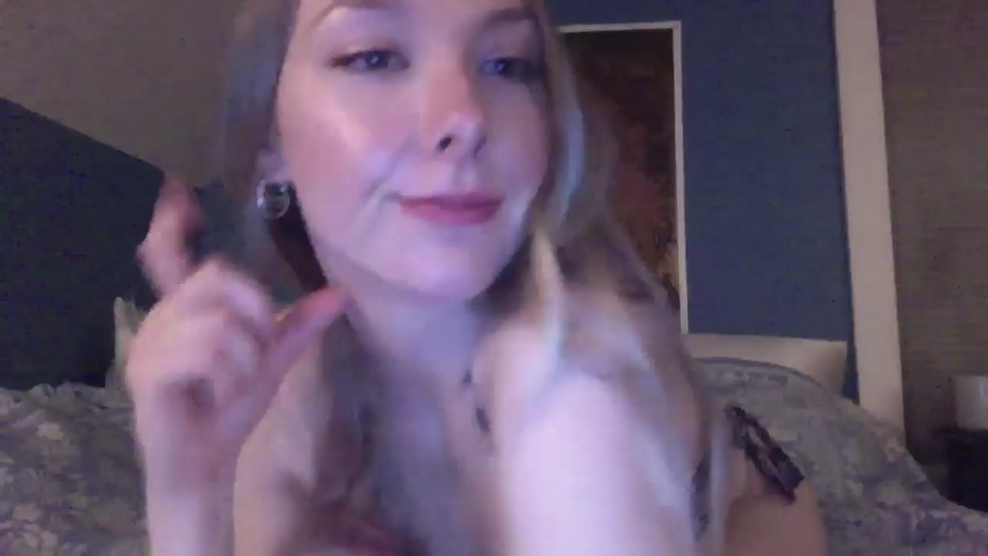 Gallery image thumbnail from Peachyk33n's myfreecams stream on, 05/08/2024, 07:25 image 13 of 20