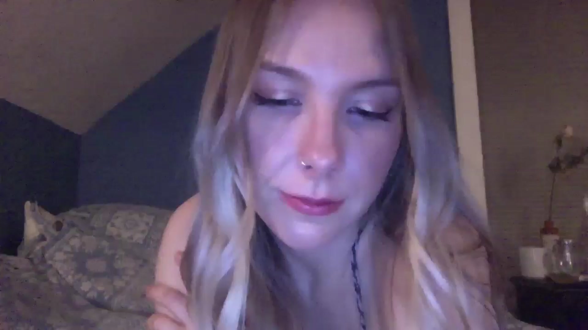 Gallery image thumbnail from Peachyk33n's myfreecams stream on, 05/08/2024, 07:25 image 19 of 20