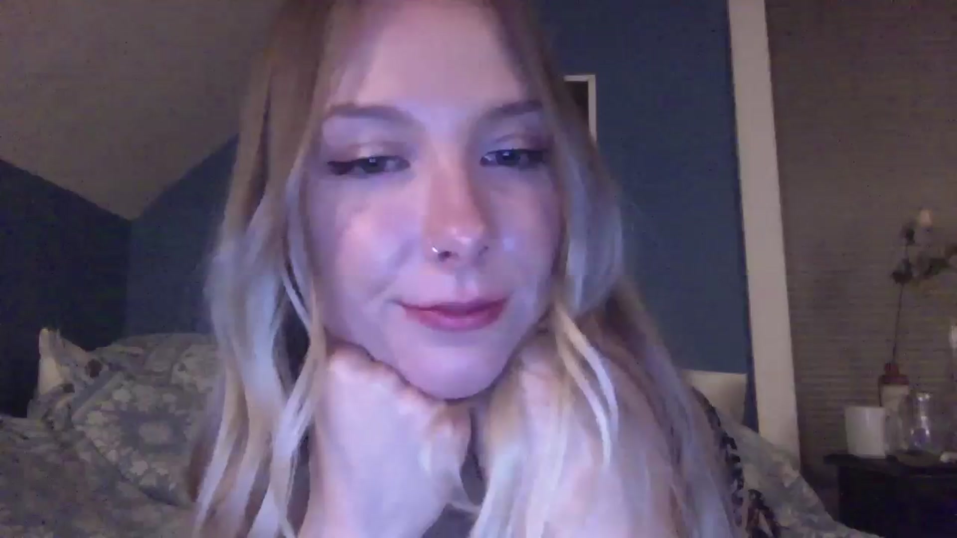 Gallery image thumbnail from Peachyk33n's myfreecams stream on, 05/08/2024, 07:25 image 18 of 20