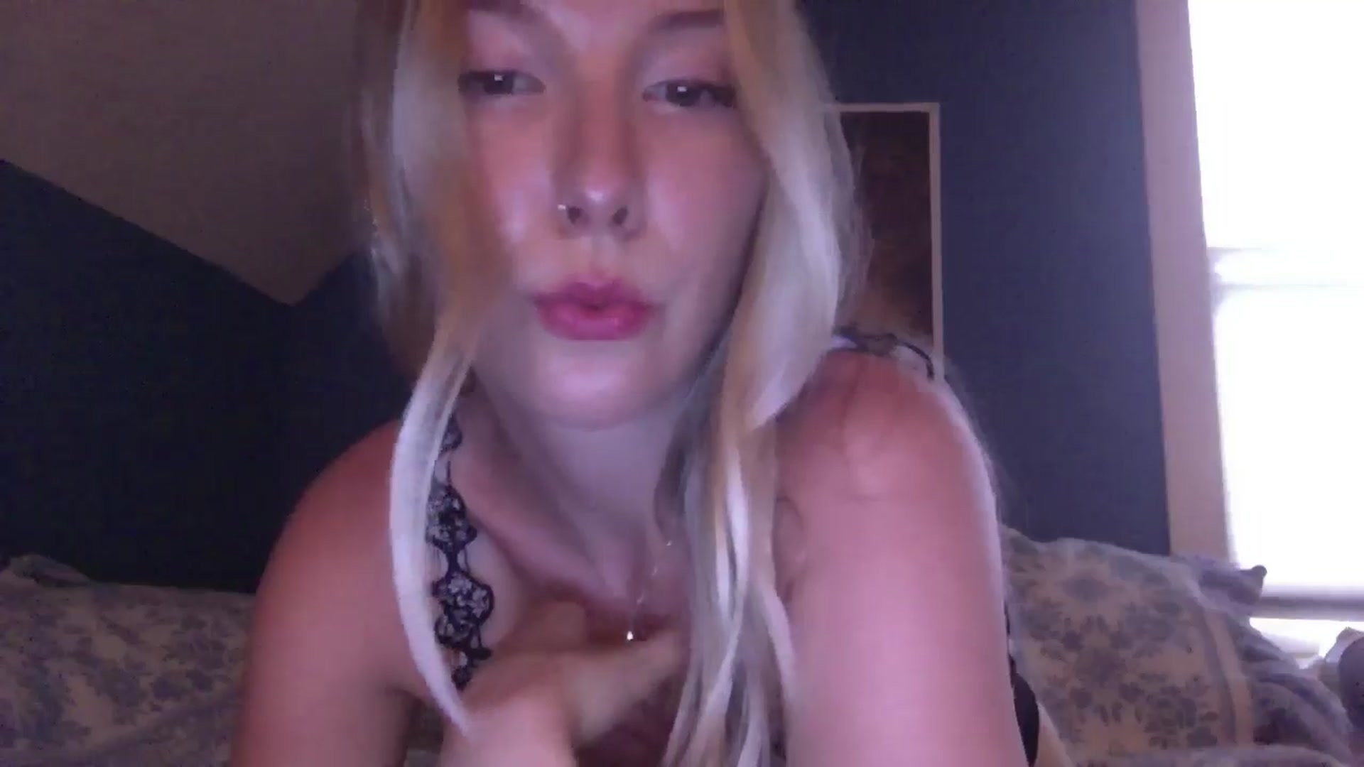 Gallery image thumbnail from Peachyk33n's myfreecams stream on, 07/17/2024, 01:41 image 7 of 20