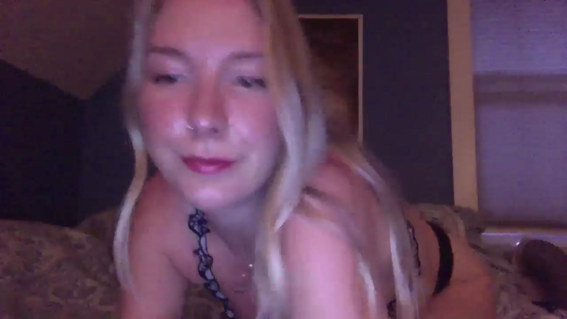 Gallery image thumbnail from Peachyk33n's myfreecams stream on, 07/17/2024, 04:17 image 10 of 20