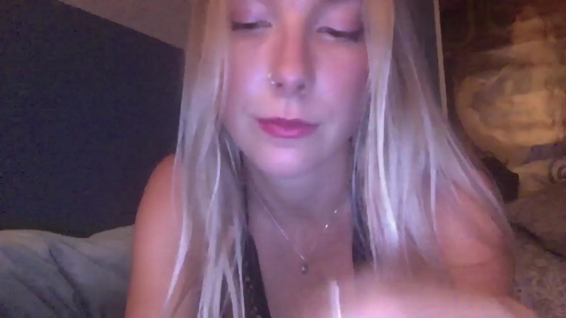 Gallery image thumbnail from Peachyk33n's myfreecams stream on, 07/19/2024, 11:53 image 3 of 20