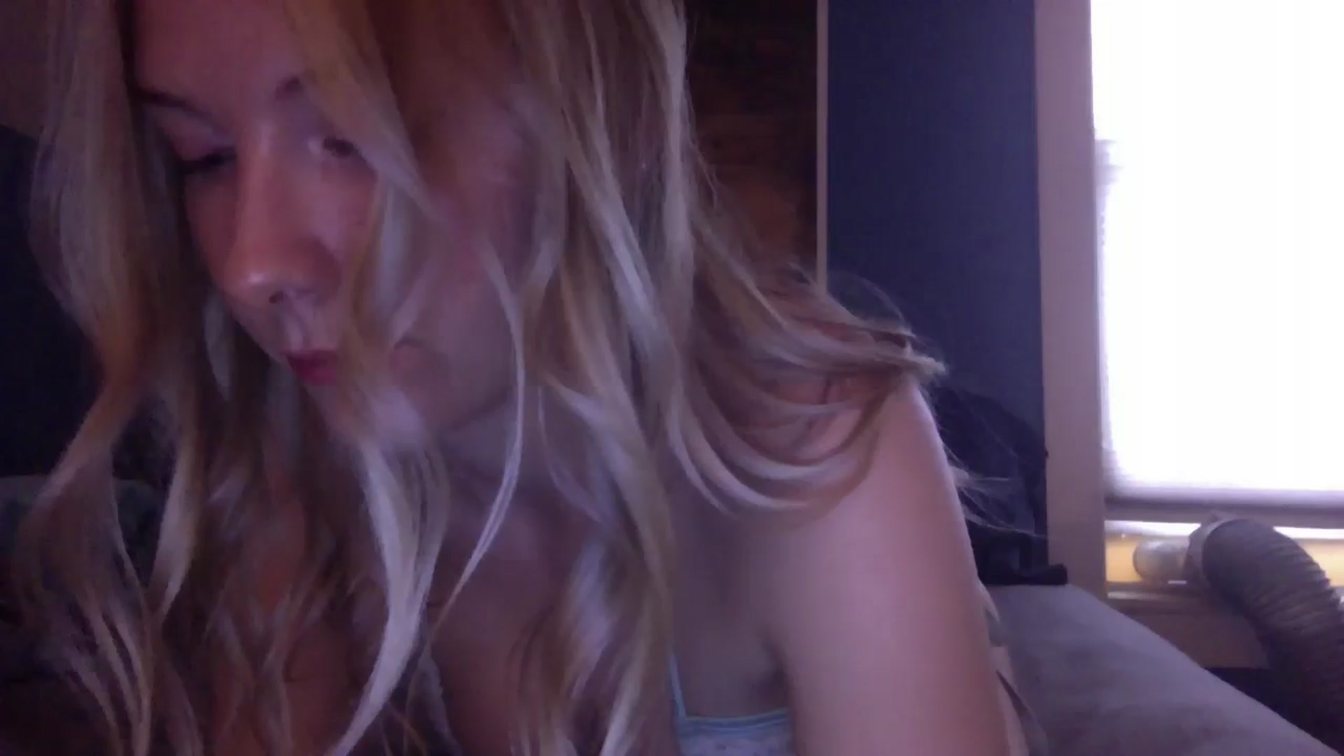Gallery image thumbnail from Peachyk33n's myfreecams stream on, 08/18/2024, 20:42 image 18 of 20