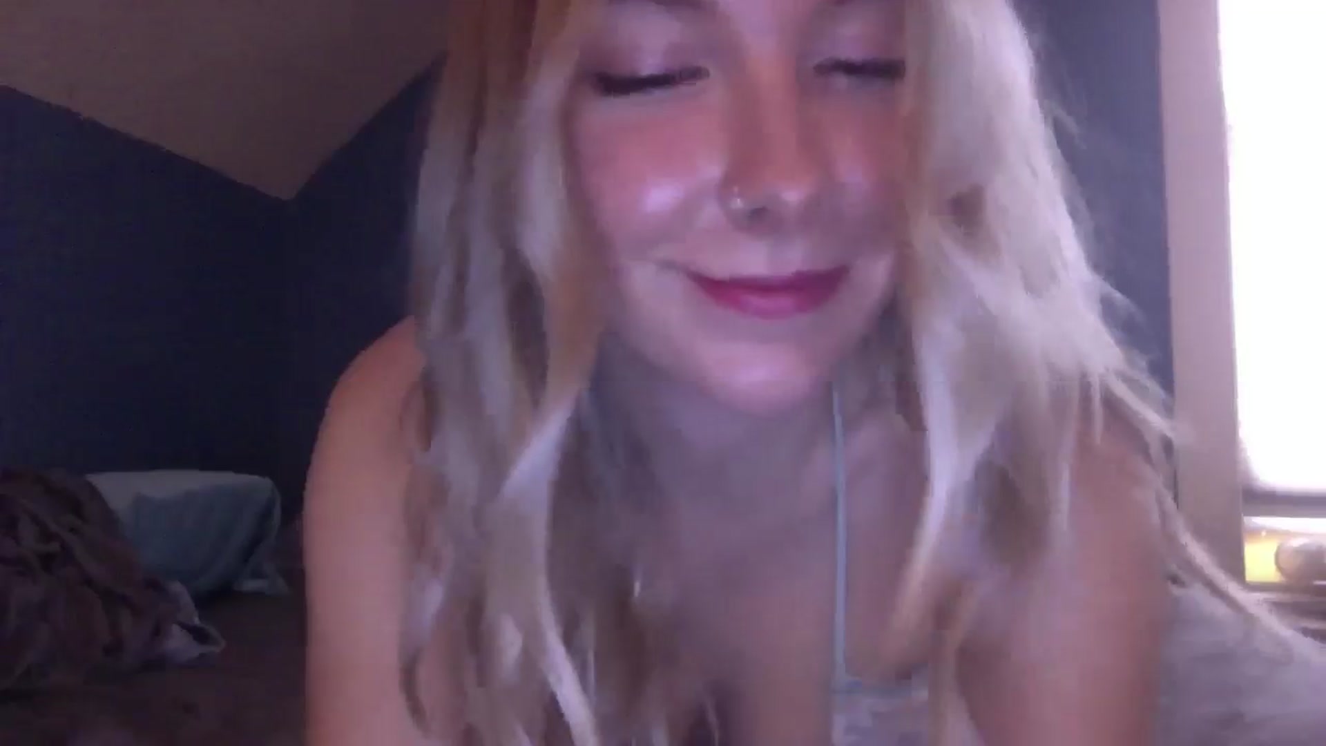 Gallery image thumbnail from Peachyk33n's myfreecams stream on, 08/18/2024, 20:42 image 12 of 20