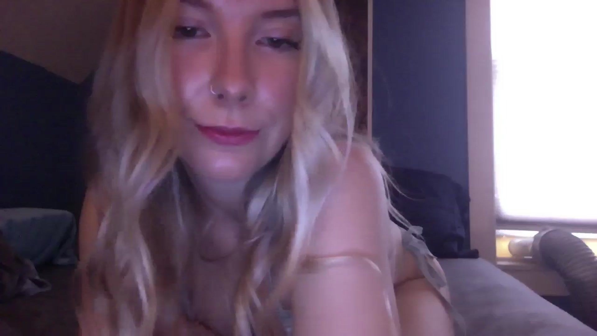 Gallery image thumbnail from Peachyk33n's myfreecams stream on, 08/18/2024, 20:42 image 16 of 20