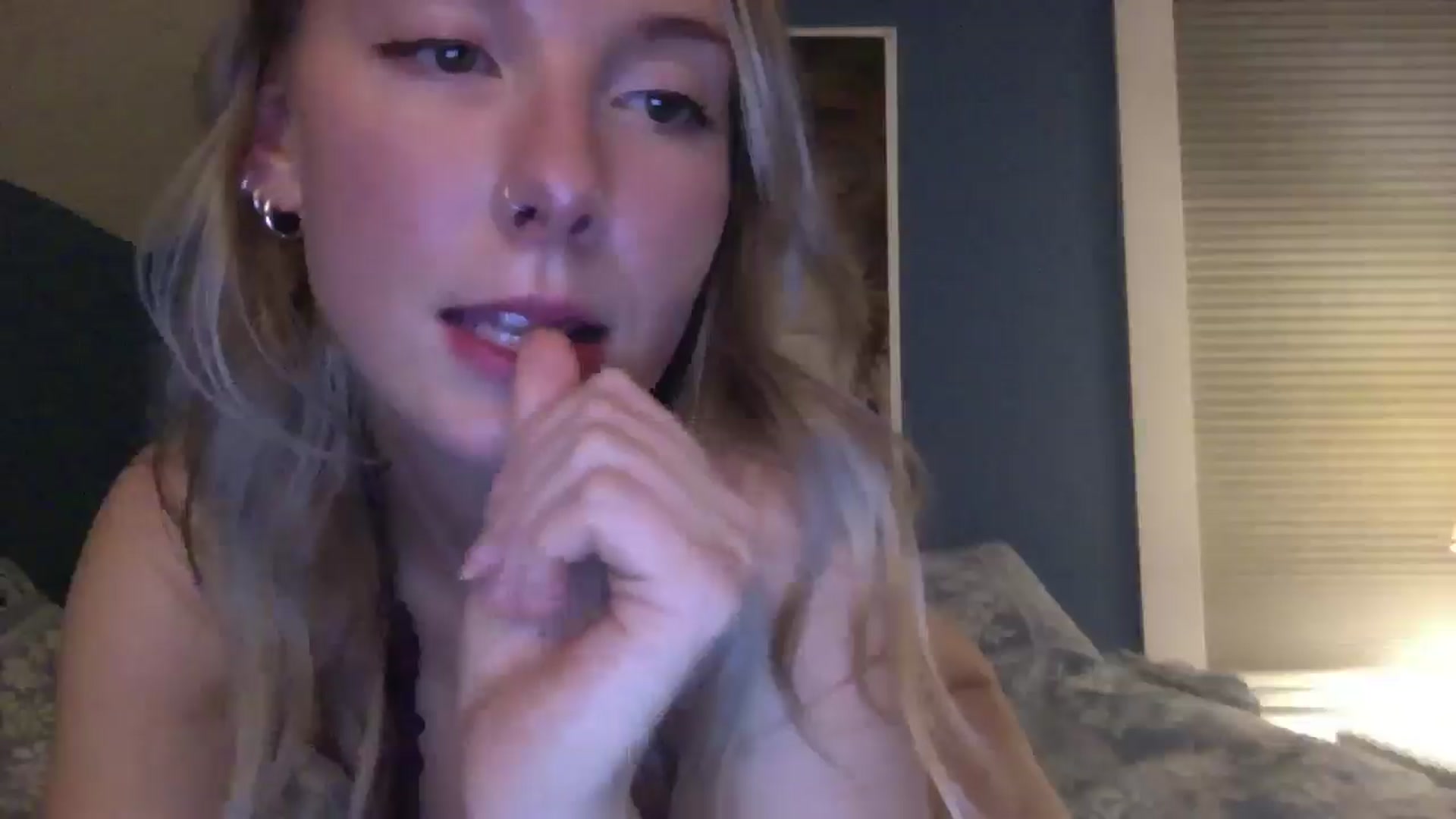 Gallery image thumbnail from Peachyk33n's myfreecams stream on, 11/21/2024, 08:17 image 6 of 20