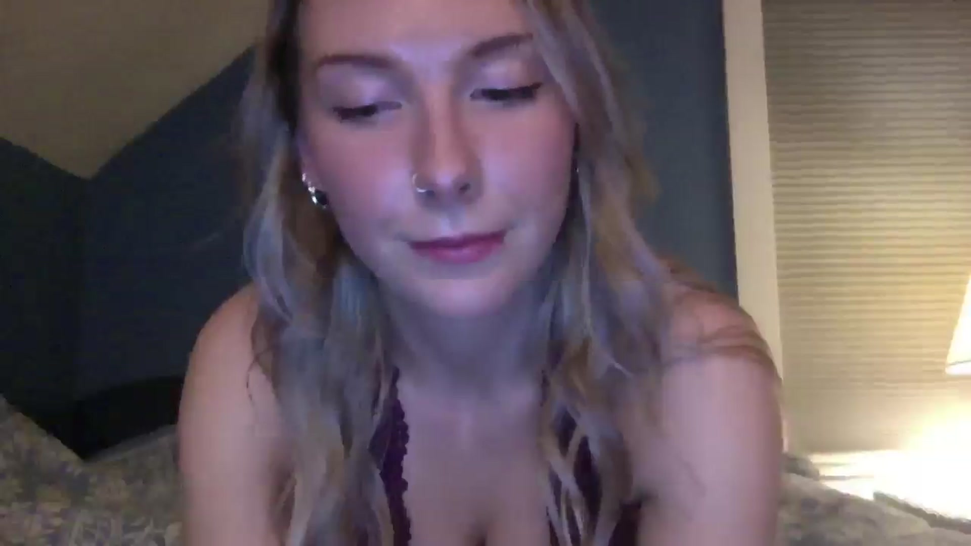 Gallery image thumbnail from Peachyk33n's myfreecams stream on, 11/21/2024, 08:17 image 11 of 20