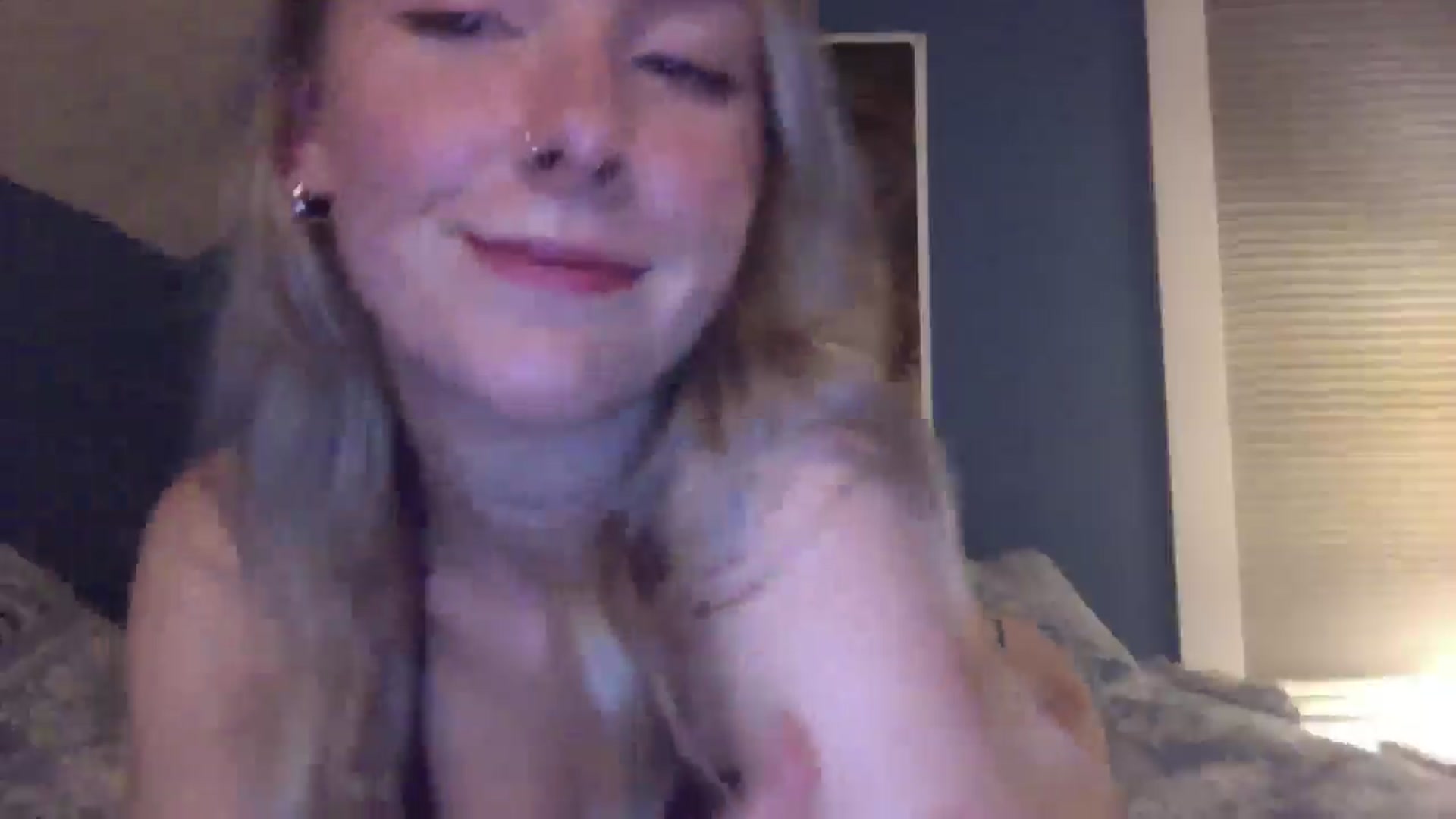 Gallery image thumbnail from Peachyk33n's myfreecams stream on, 11/21/2024, 08:17 image 3 of 20
