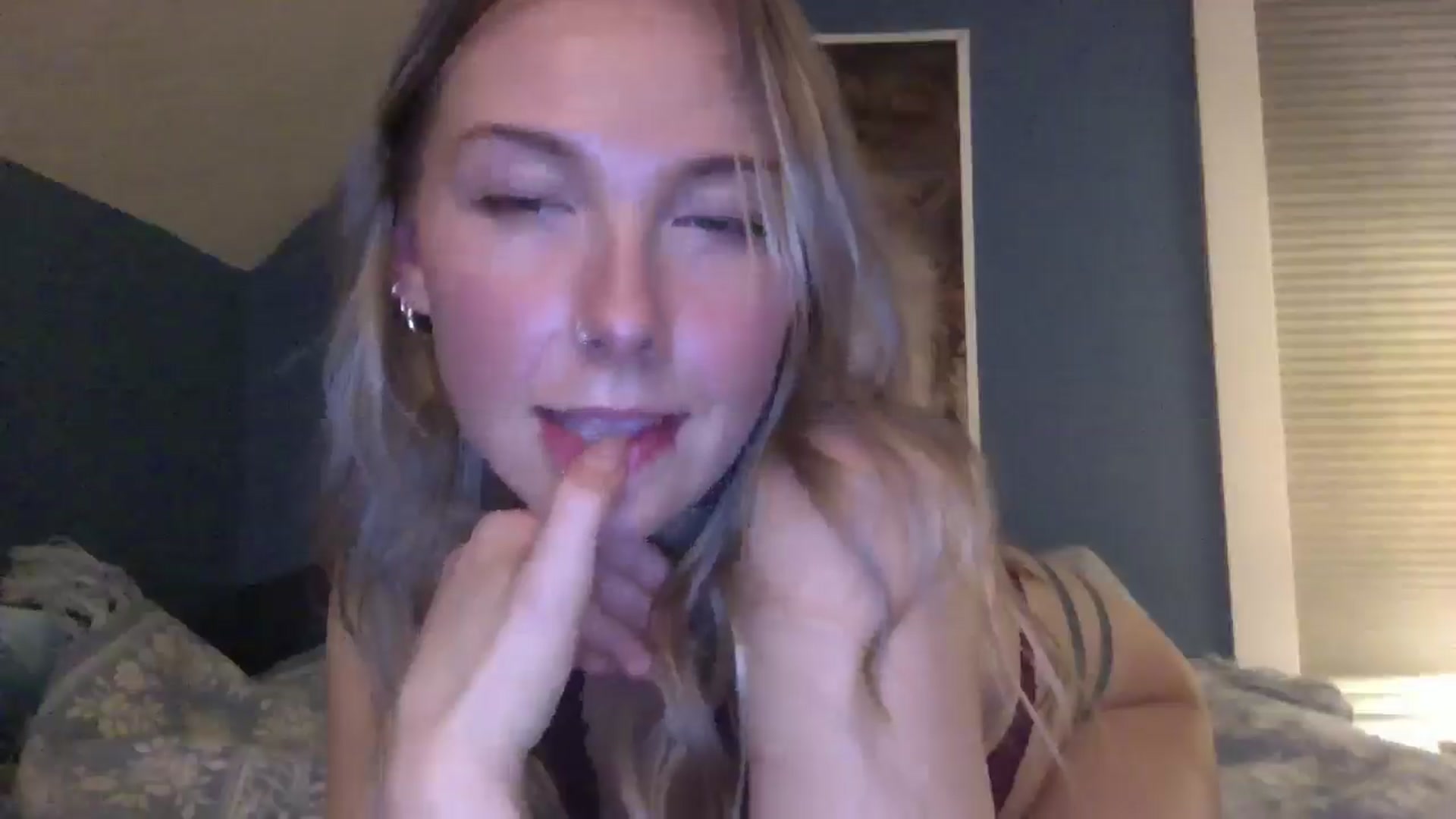 Gallery image thumbnail from Peachyk33n's myfreecams stream on, 11/21/2024, 08:17 image 10 of 20