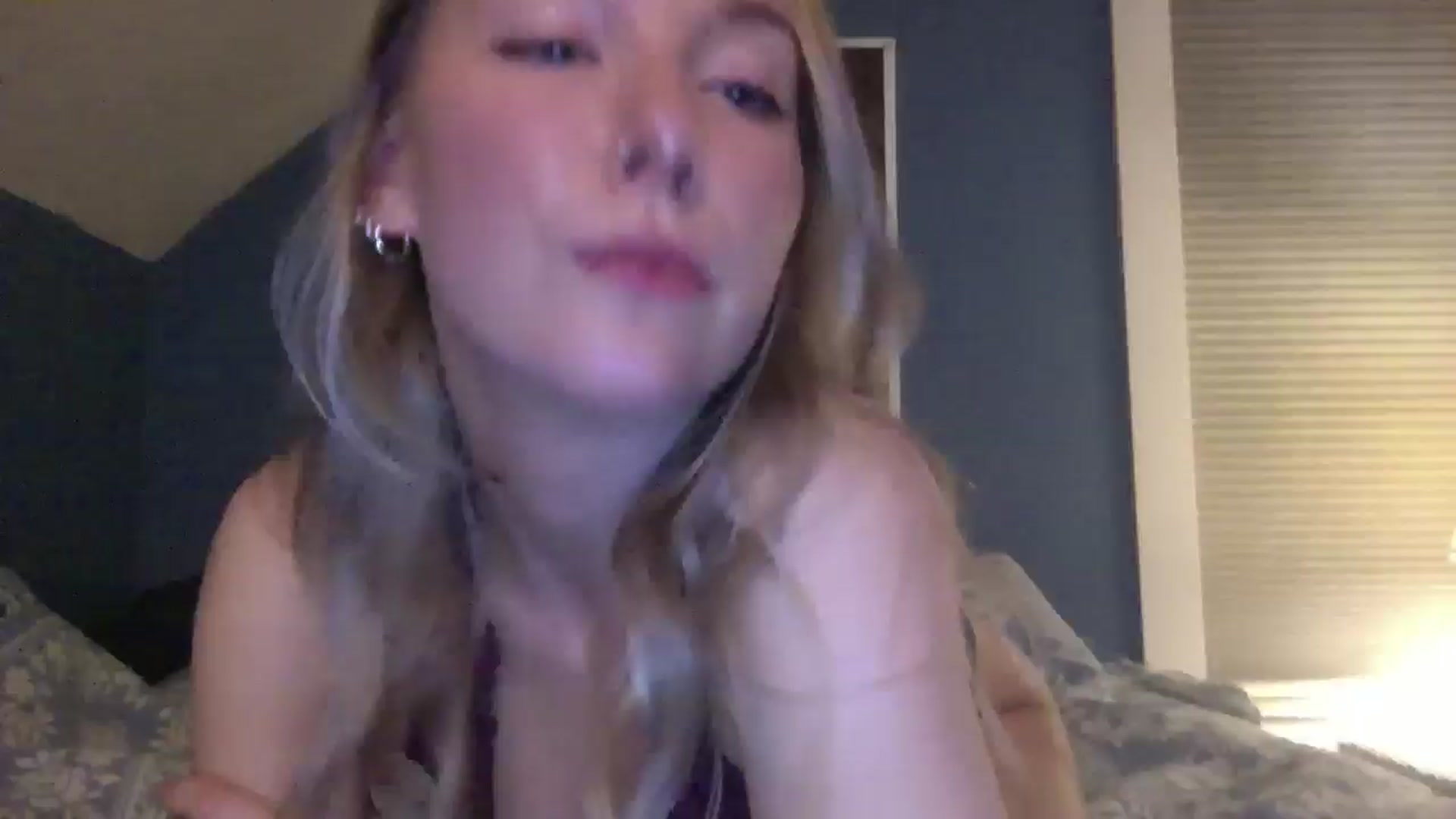 Gallery image thumbnail from Peachyk33n's myfreecams stream on, 11/21/2024, 08:17 image 8 of 20