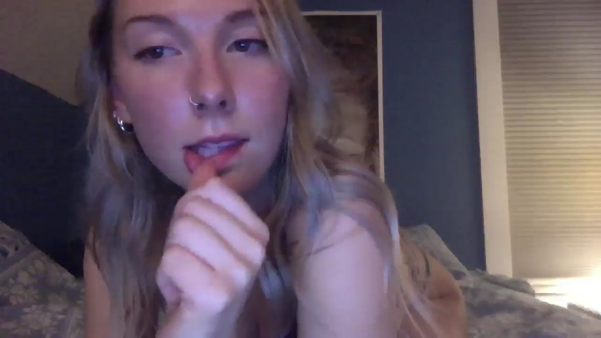 Gallery image thumbnail from Peachyk33n's myfreecams stream on, 11/21/2024, 08:17 image 4 of 20