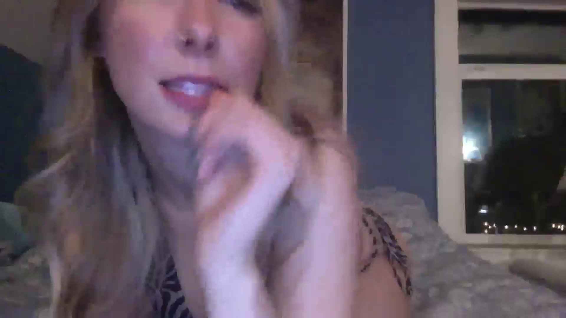 Gallery image thumbnail from Peachyk33n's myfreecams stream on, 11/26/2024, 01:53 image 10 of 20