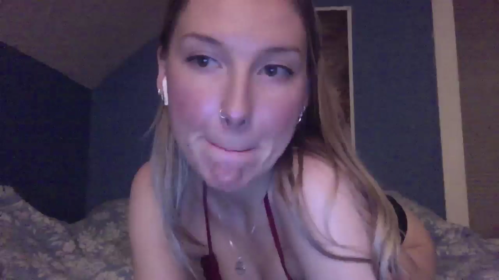 Gallery image thumbnail from Peachyk33n's myfreecams stream on, 12/27/2024, 07:49 image 10 of 20