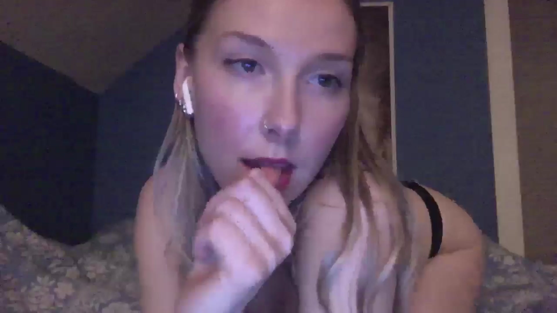 Gallery image thumbnail from Peachyk33n's myfreecams stream on, 12/27/2024, 08:23 image 6 of 20