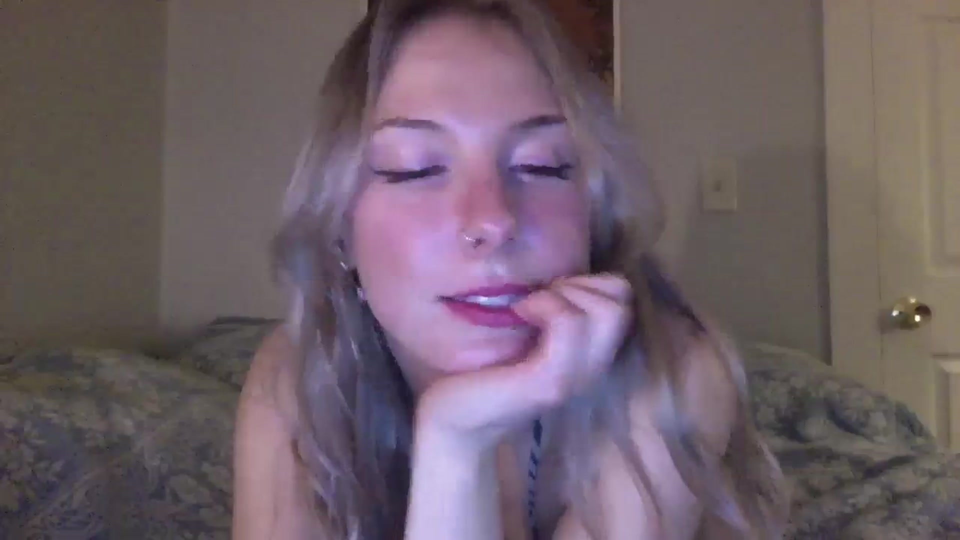 Gallery image thumbnail from Peachyk33n's myfreecams stream on, 01/15/2025, 04:58 image 6 of 20