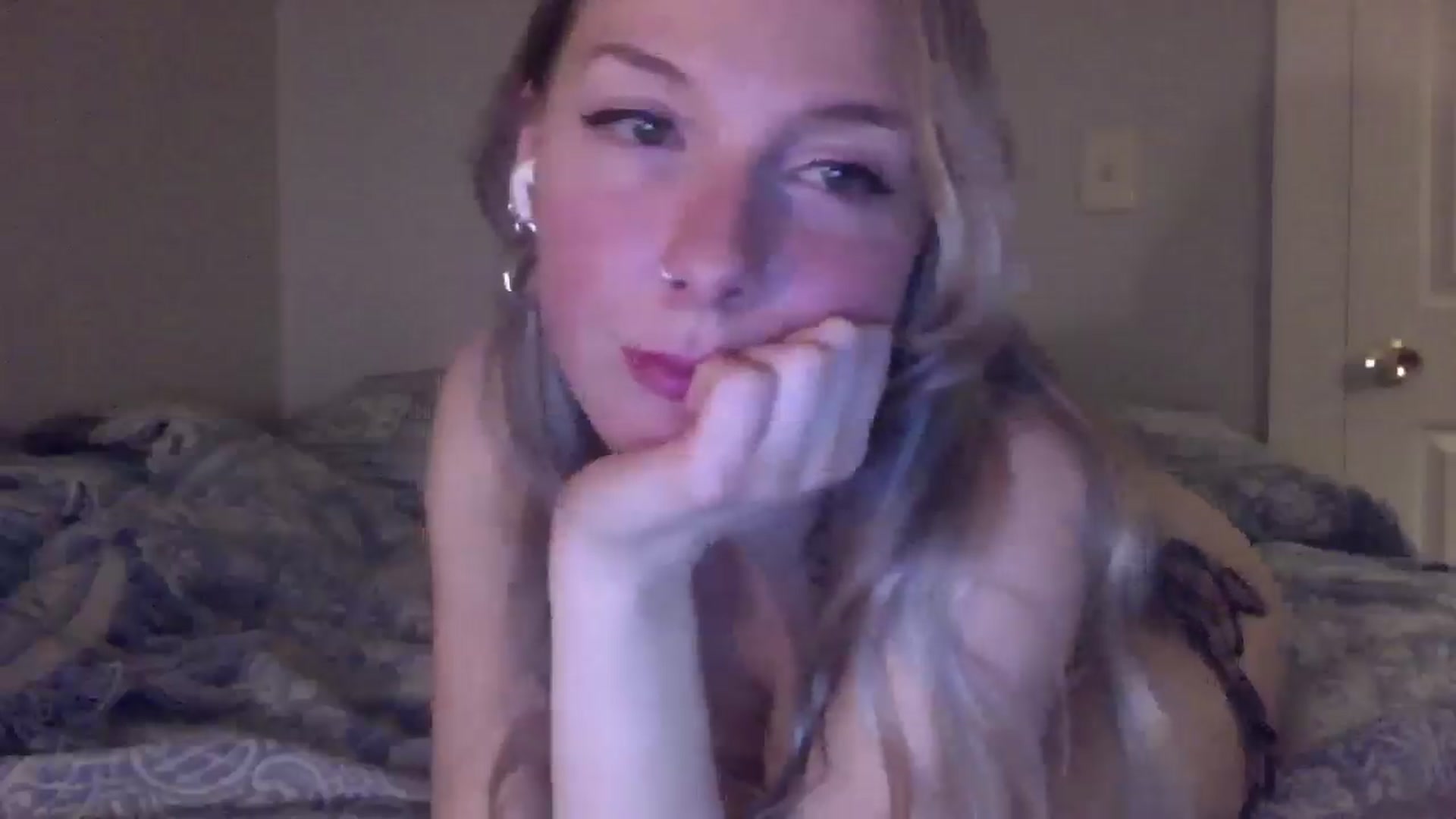 Gallery image thumbnail from Peachyk33n's myfreecams stream on, 01/15/2025, 07:06 image 13 of 20