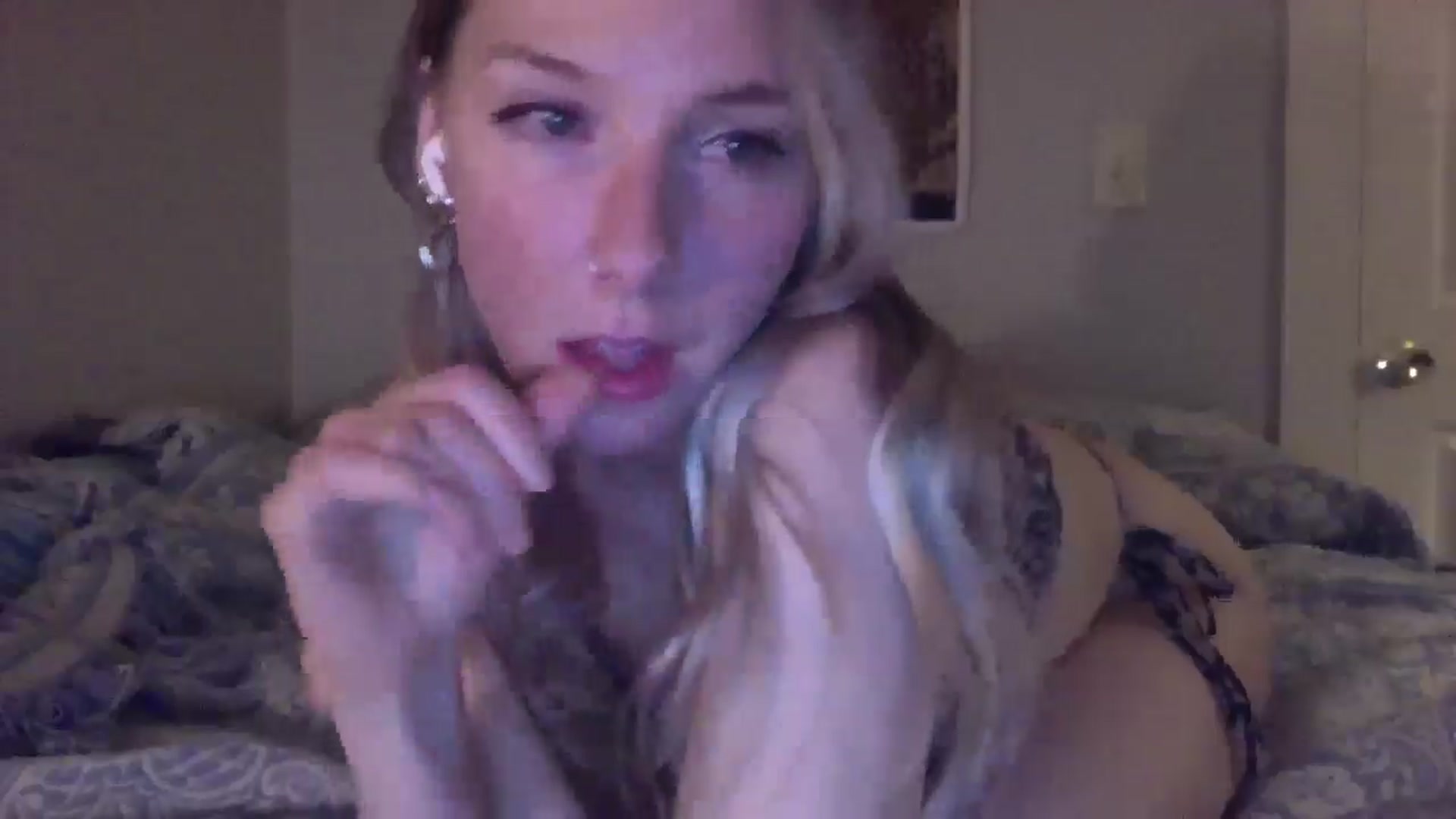 Gallery image thumbnail from Peachyk33n's myfreecams stream on, 01/15/2025, 07:06 image 12 of 20