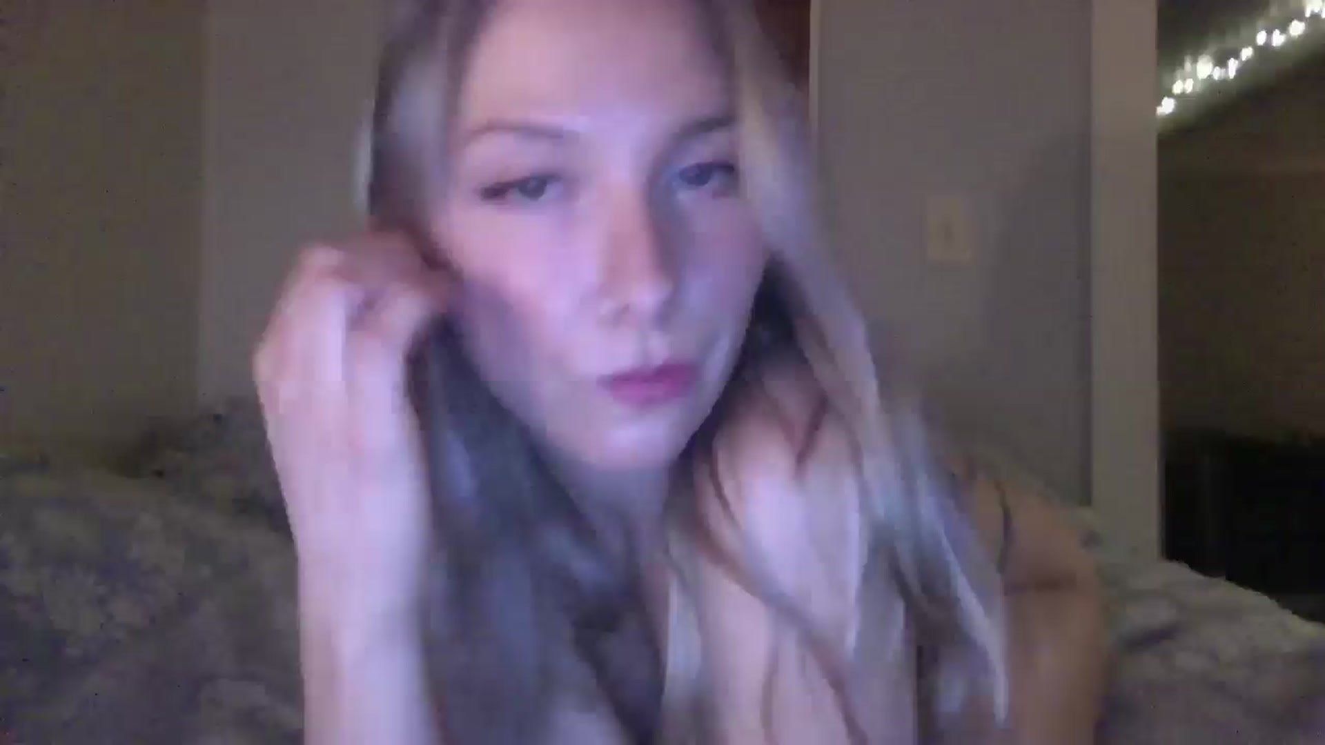 Gallery image thumbnail from Peachyk33n's myfreecams stream on, 01/17/2025, 05:17 image 16 of 20