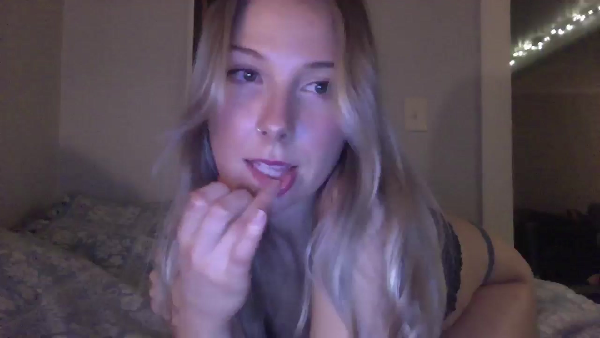 Gallery image thumbnail from Peachyk33n's myfreecams stream on, 01/17/2025, 06:09 image 16 of 20