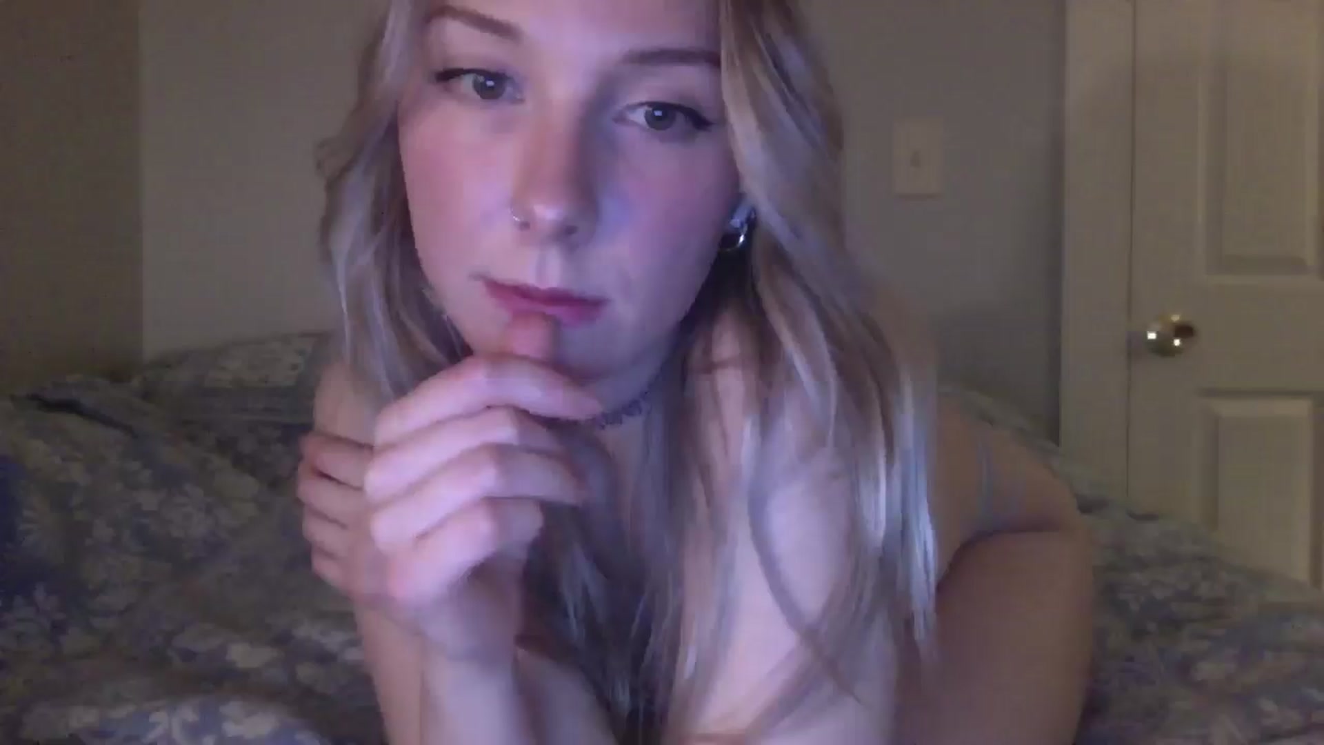 Gallery image thumbnail from Peachyk33n's myfreecams stream on, 01/21/2025, 07:19 image 2 of 20