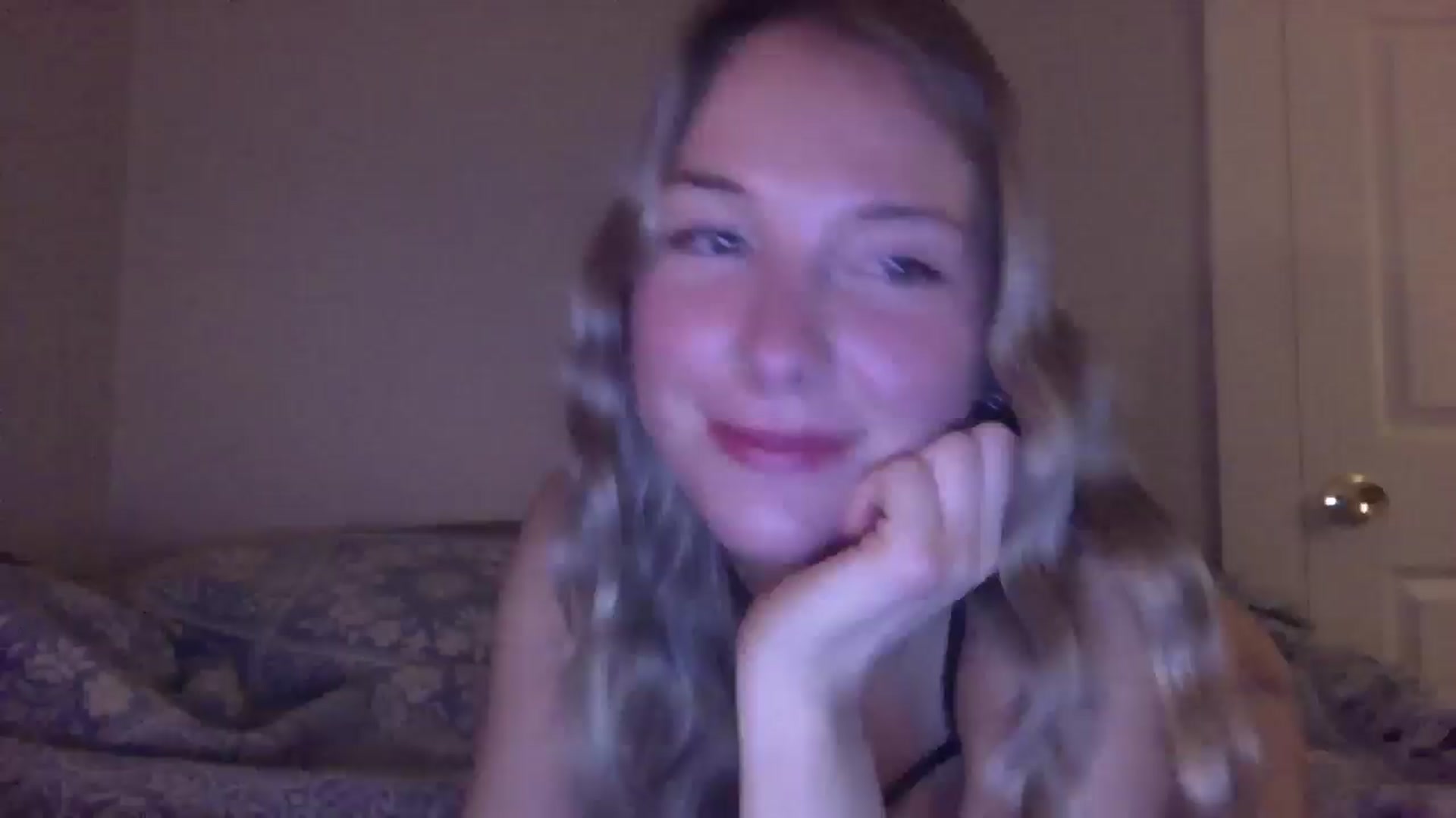 Gallery image thumbnail from Peachyk33n's myfreecams stream on, 01/29/2025, 06:21 image 13 of 20