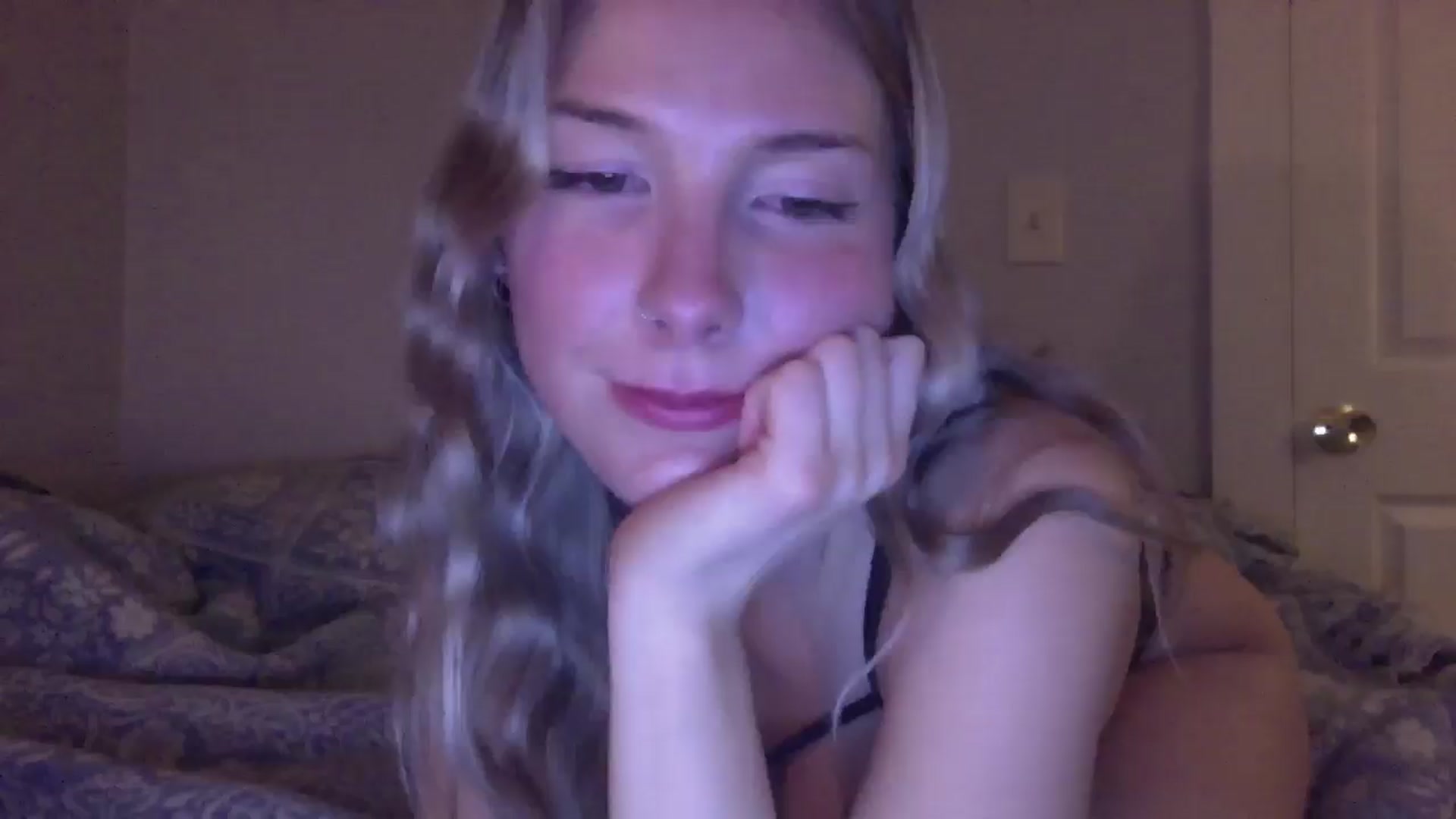 Gallery image thumbnail from Peachyk33n's myfreecams stream on, 01/29/2025, 06:21 image 17 of 20