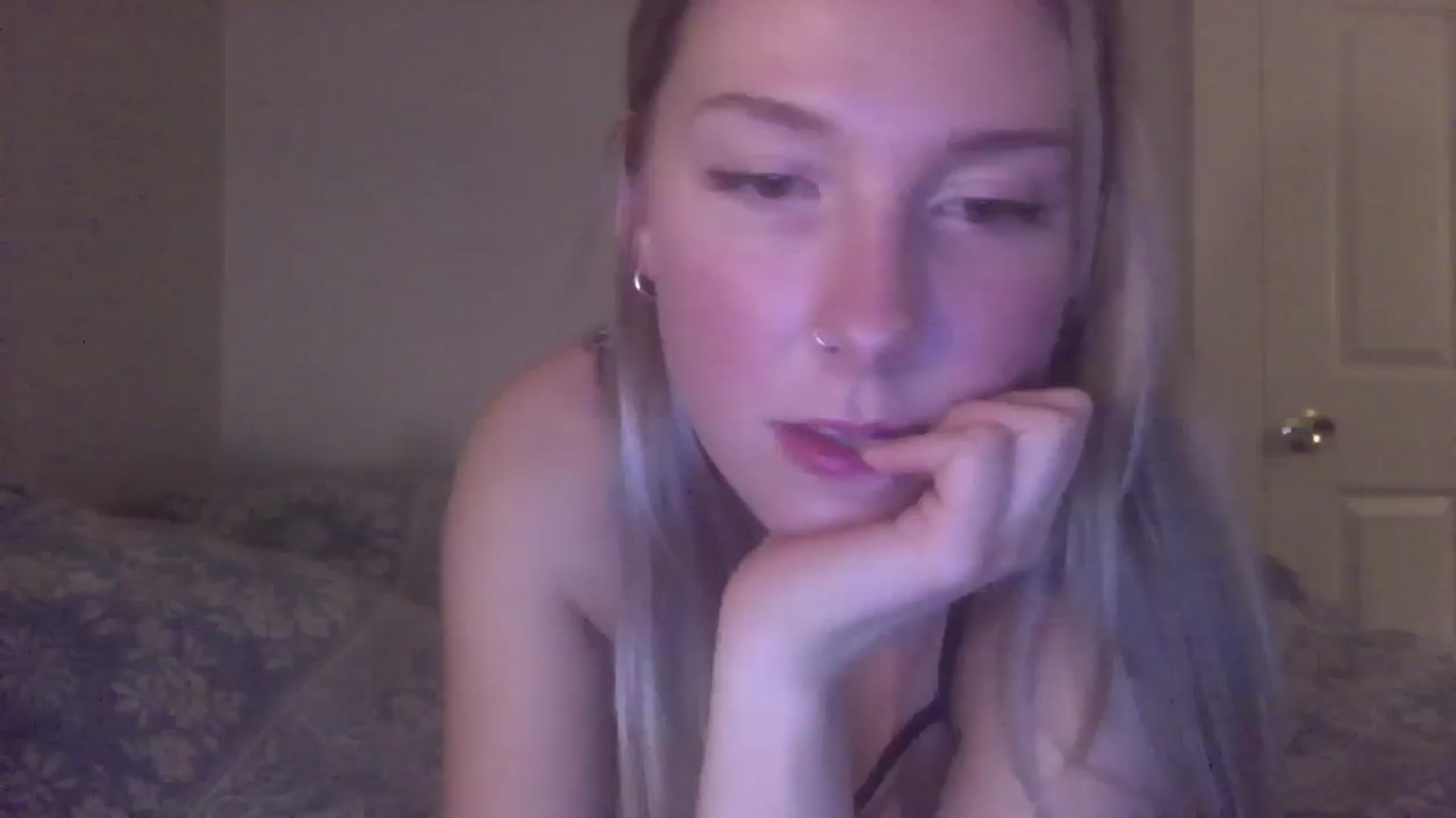 Gallery image thumbnail from Peachyk33n's myfreecams stream on, 01/31/2025, 04:58 image 15 of 20