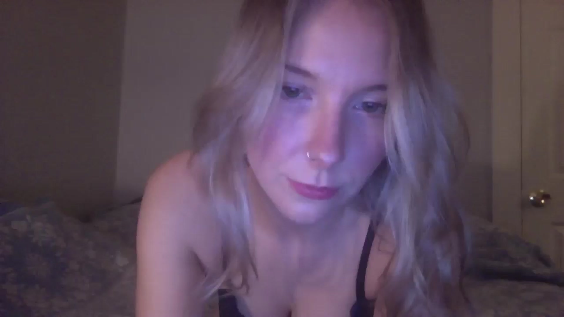 Gallery image thumbnail from Peachyk33n's myfreecams stream on, 02/01/2025, 03:02 image 2 of 20