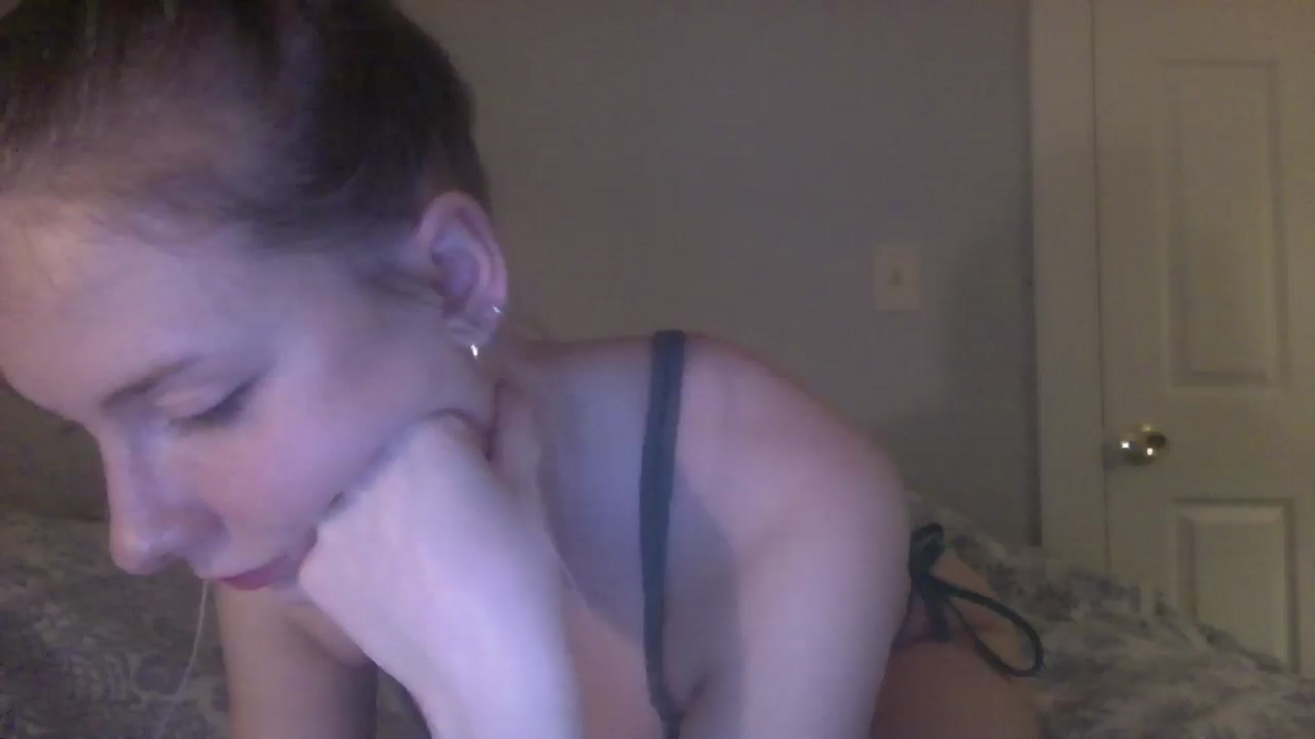 Gallery image thumbnail from Peachyk33n's myfreecams stream on, 02/02/2025, 02:13 image 8 of 20