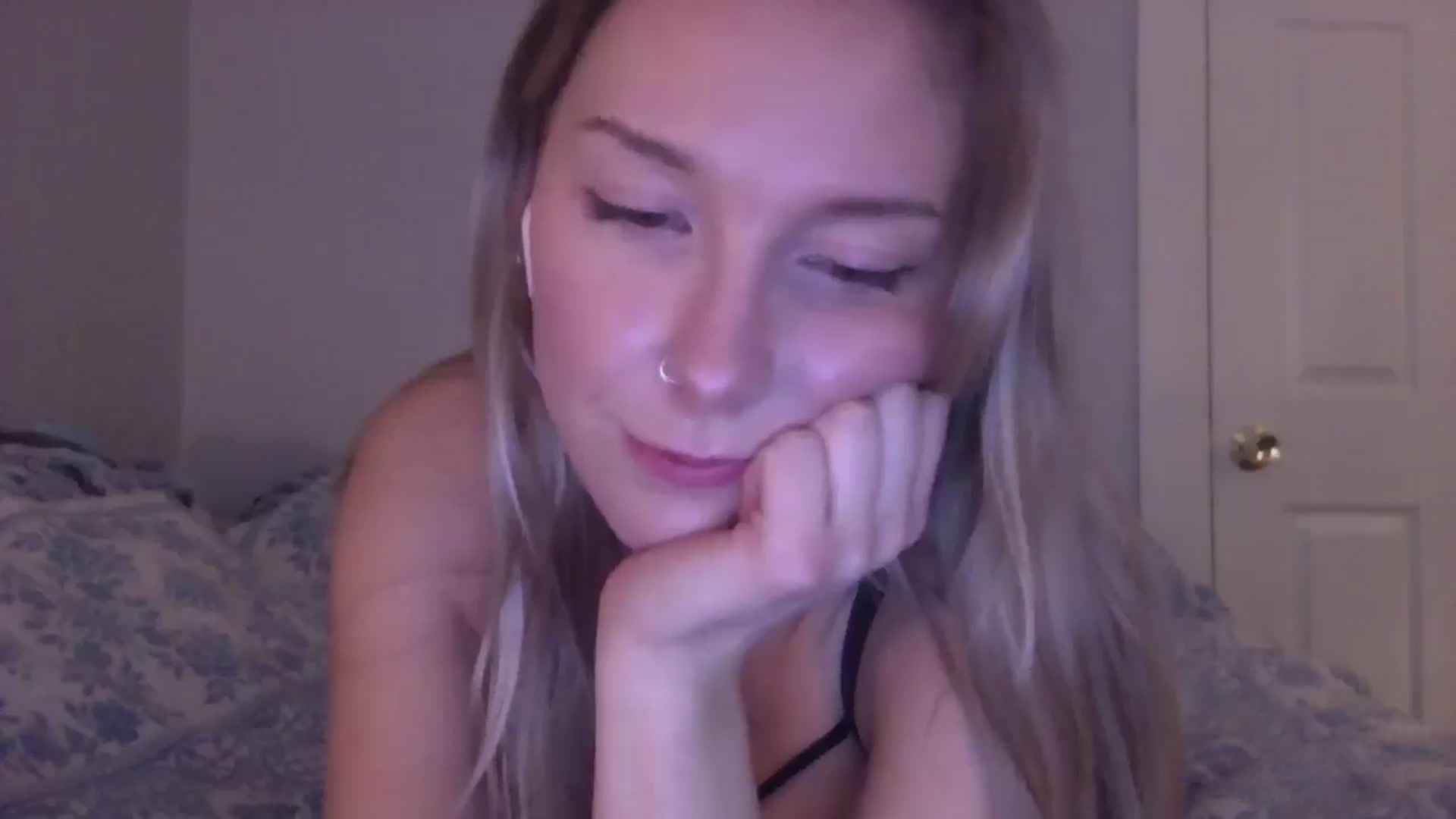 Gallery image thumbnail from Peachyk33n's myfreecams stream on, 02/14/2025, 01:03 image 12 of 20