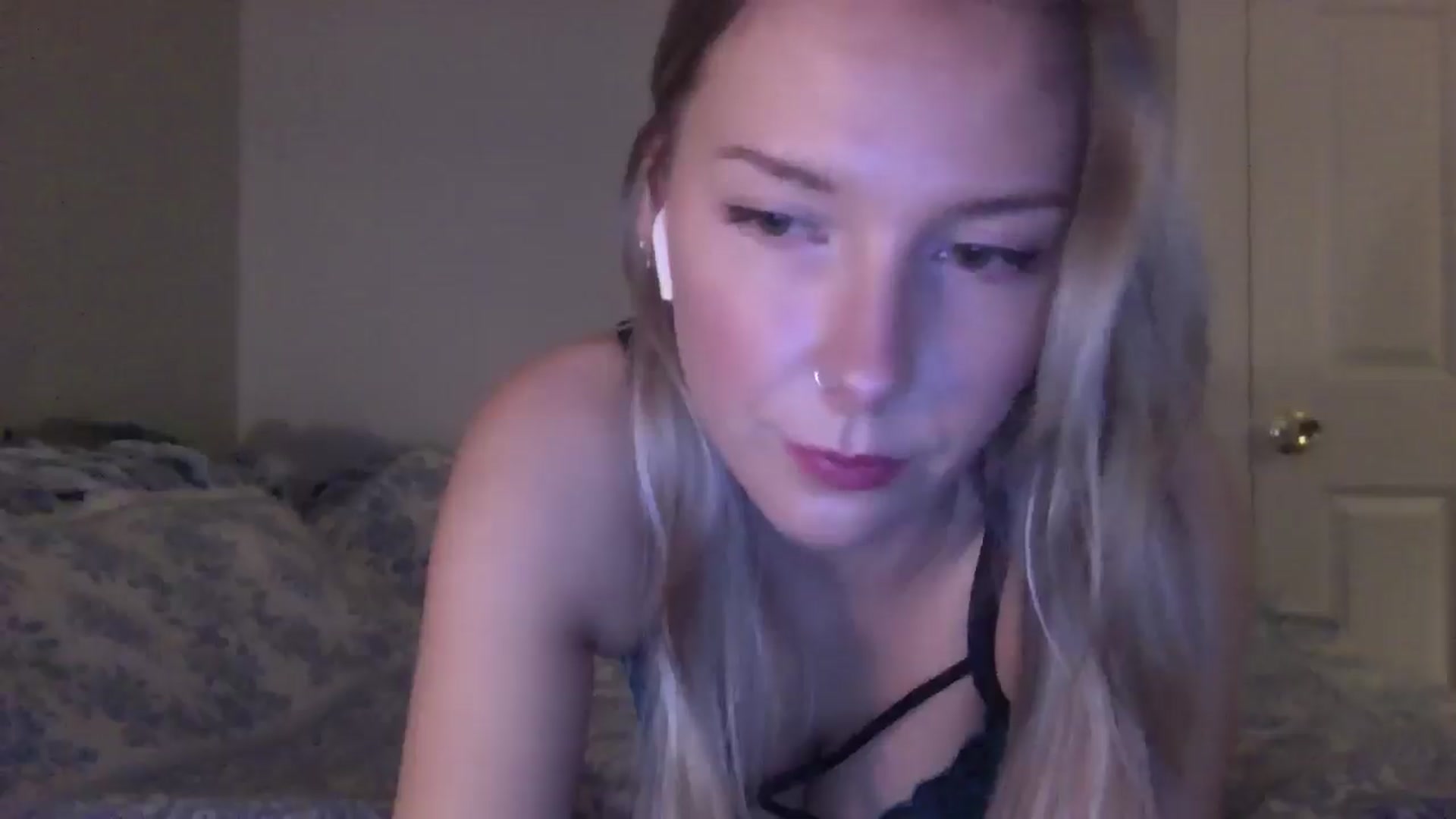 Gallery image thumbnail from Peachyk33n's myfreecams stream on, 02/14/2025, 01:50 image 9 of 20