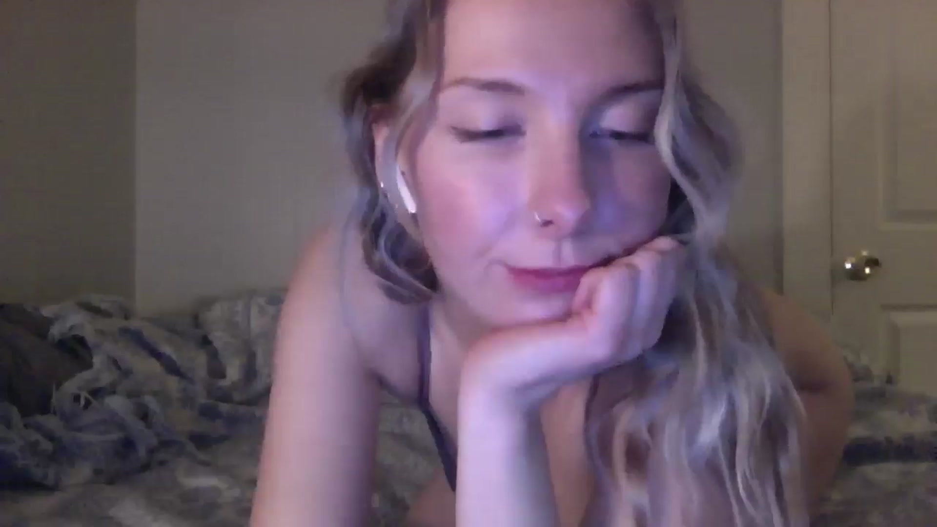 Gallery image thumbnail from Peachyk33n's myfreecams stream on, 02/16/2025, 04:02 image 19 of 20