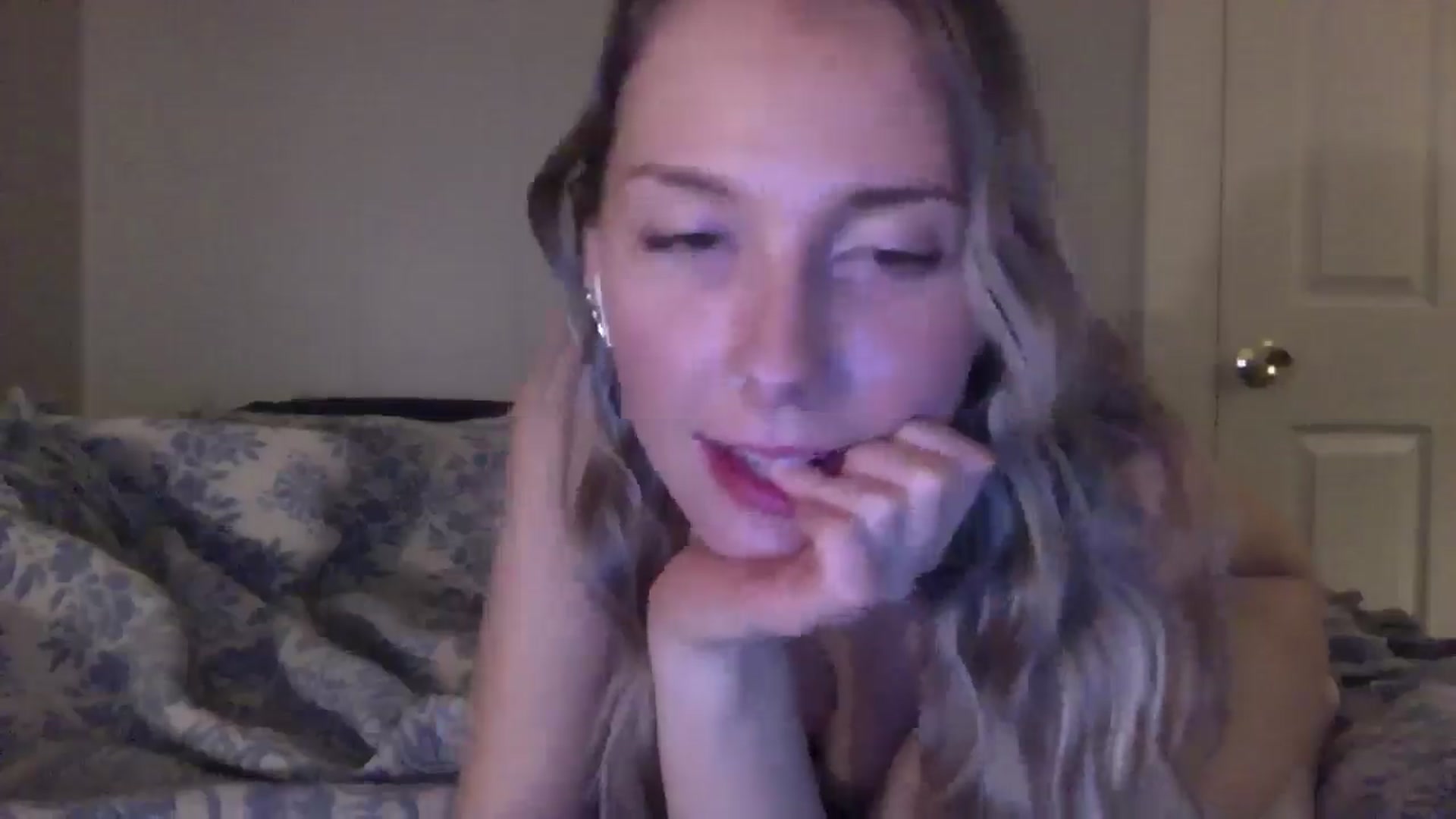 Gallery image thumbnail from Peachyk33n's myfreecams stream on, 02/16/2025, 08:45 image 13 of 20