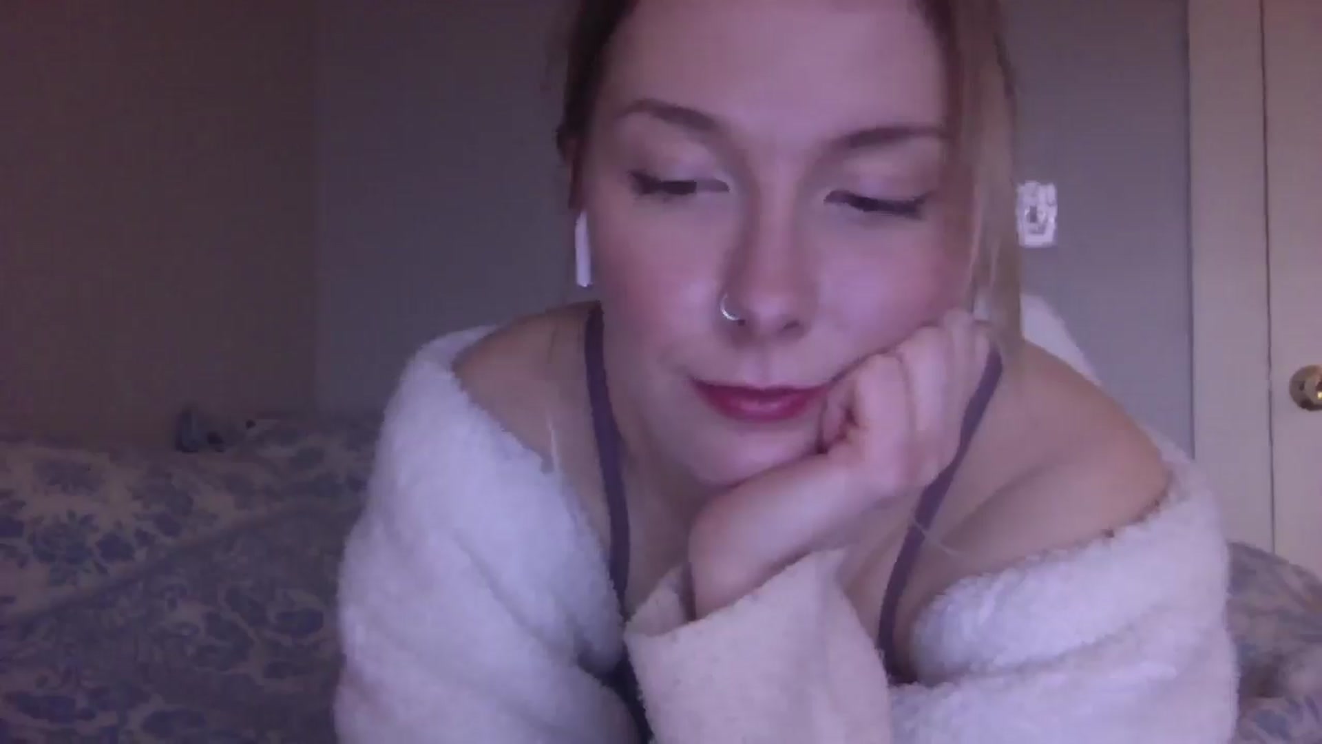 Gallery image thumbnail from Peachyk33n's myfreecams stream on, 02/25/2025, 01:05 image 9 of 20