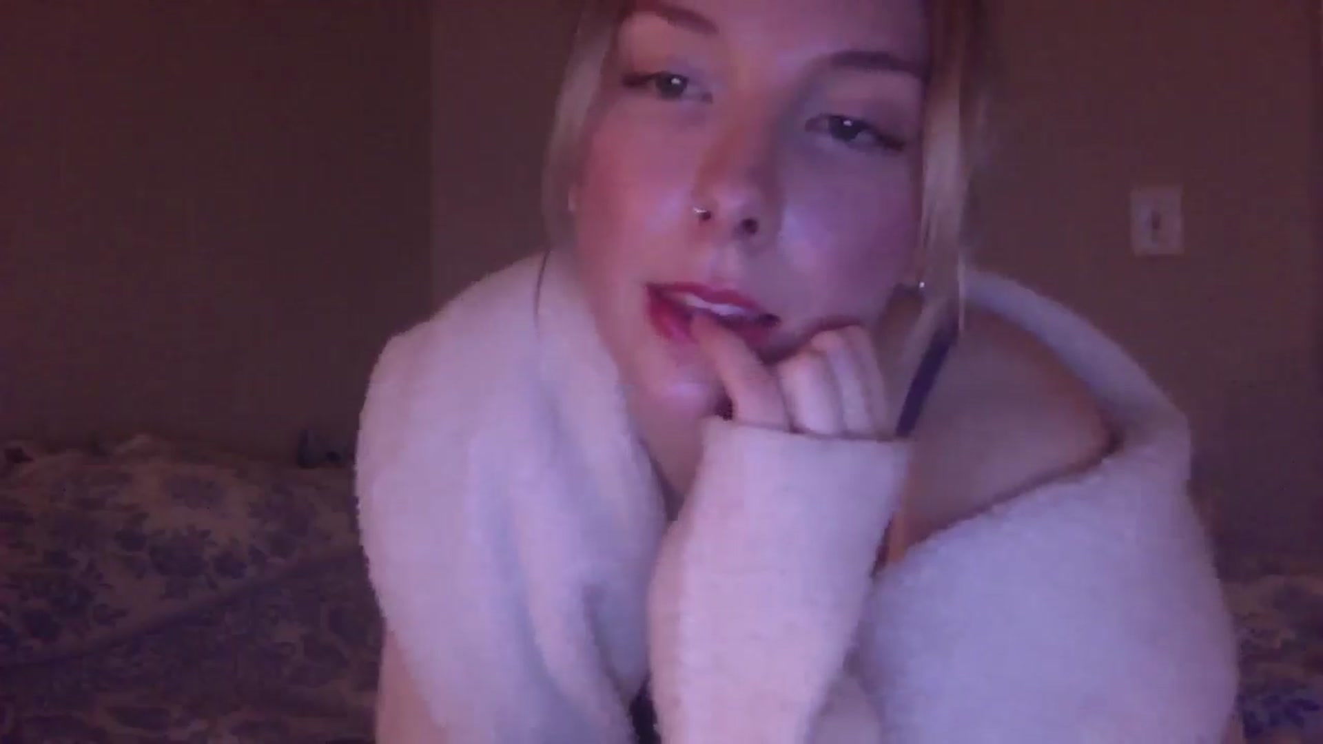 Gallery image thumbnail from Peachyk33n's myfreecams stream on, 02/25/2025, 01:48 image 12 of 20
