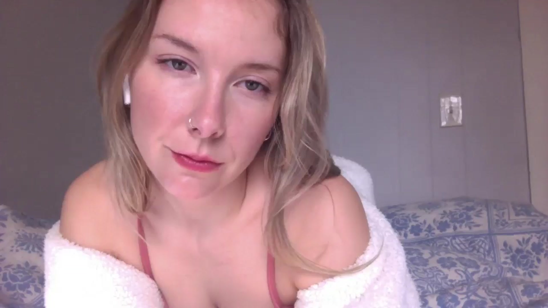 Gallery image thumbnail from Peachyk33n's myfreecams stream on, 03/03/2025, 23:00 image 4 of 20