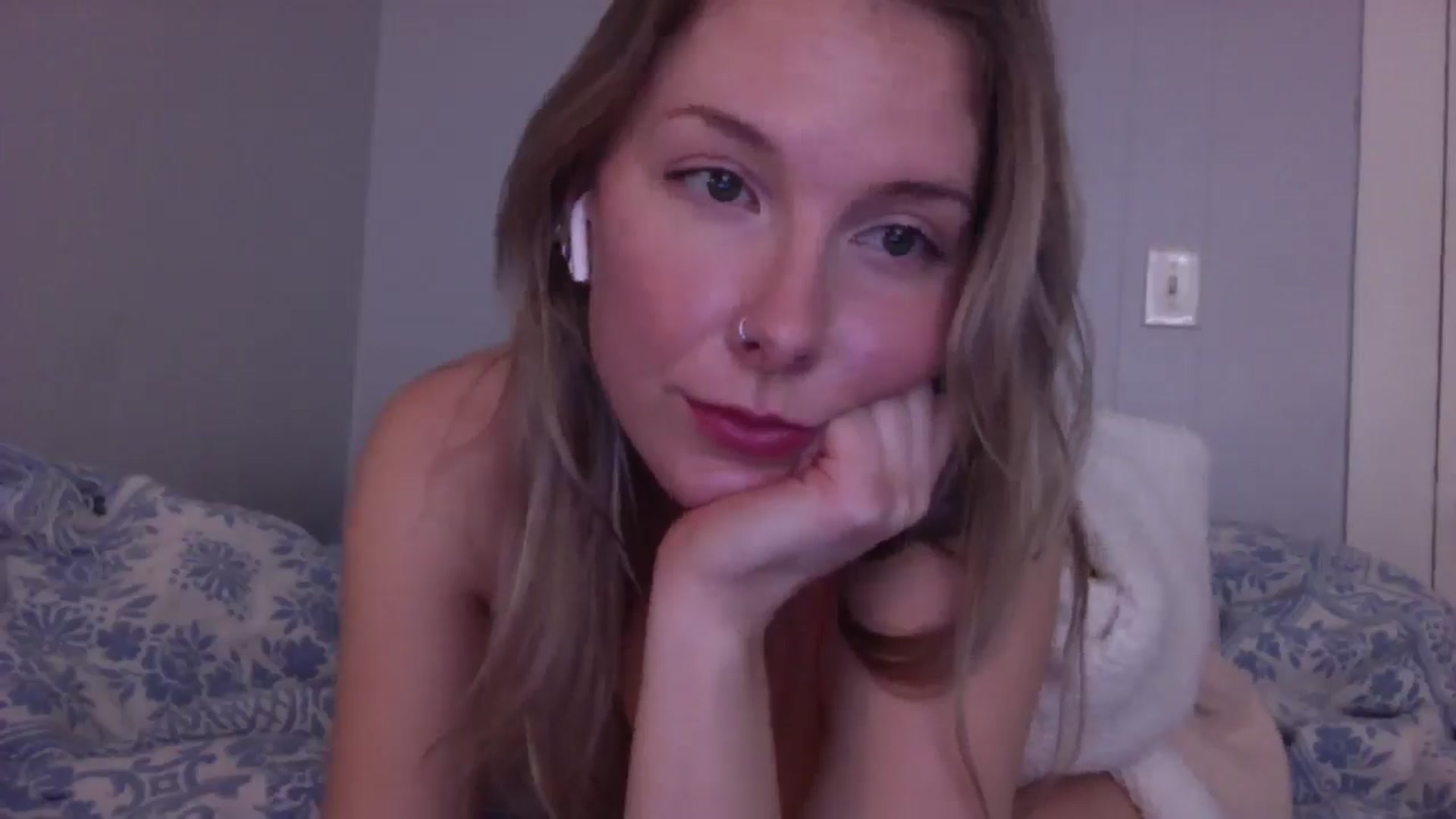 Gallery image thumbnail from Peachyk33n's myfreecams stream on, 03/03/2025, 23:18 image 2 of 20