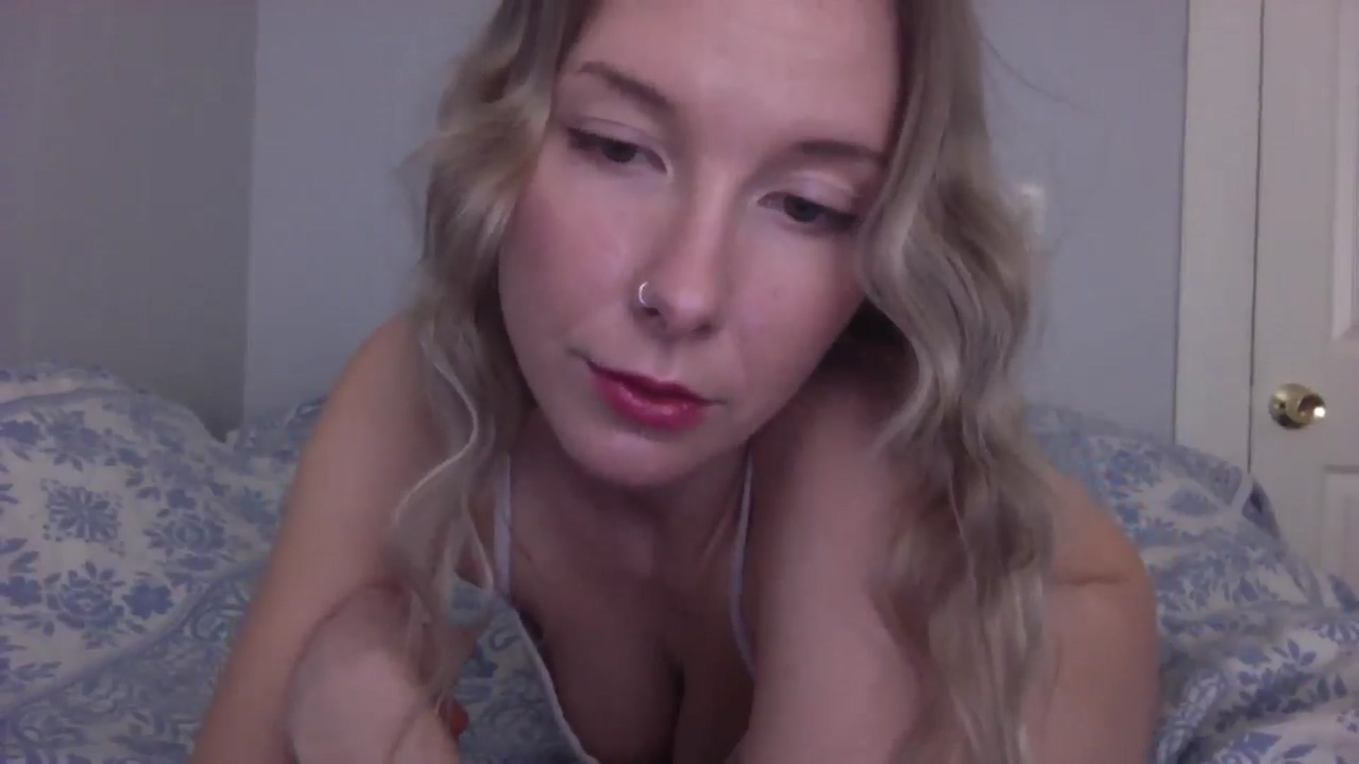 Gallery image thumbnail from Peachyk33n's myfreecams stream on, 03/04/2025, 21:22 image 2 of 20