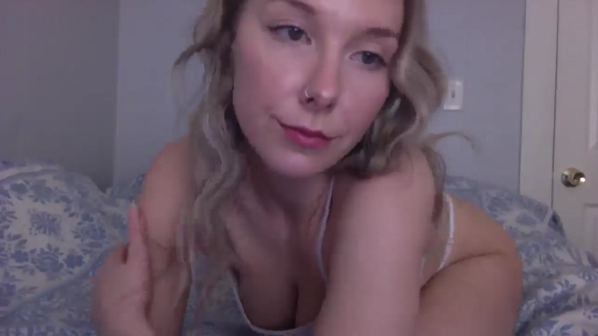 Gallery image thumbnail from Peachyk33n's myfreecams stream on, 03/04/2025, 21:22 image 11 of 20