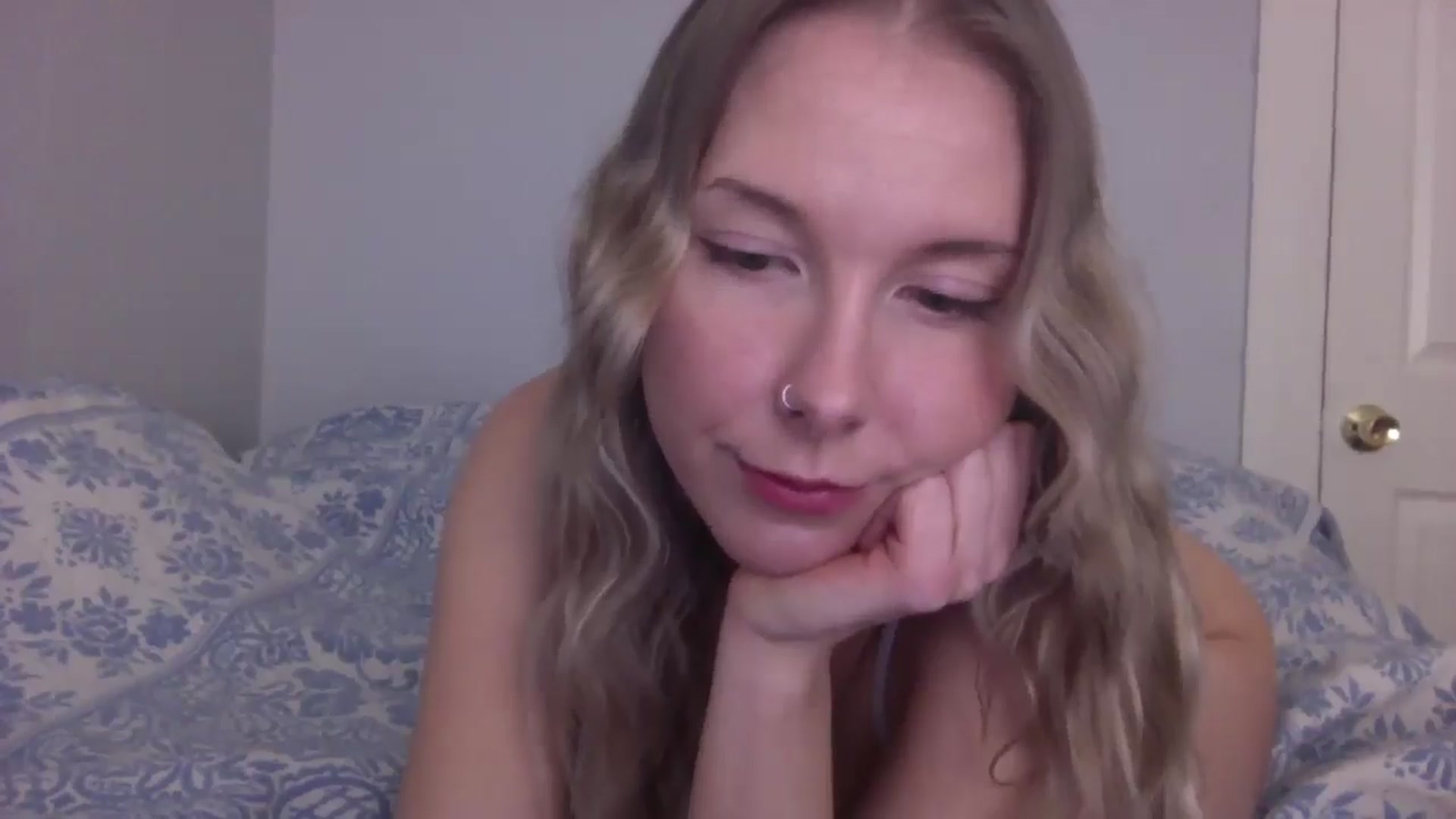 Gallery image thumbnail from Peachyk33n's myfreecams stream on, 03/04/2025, 21:22 image 14 of 20