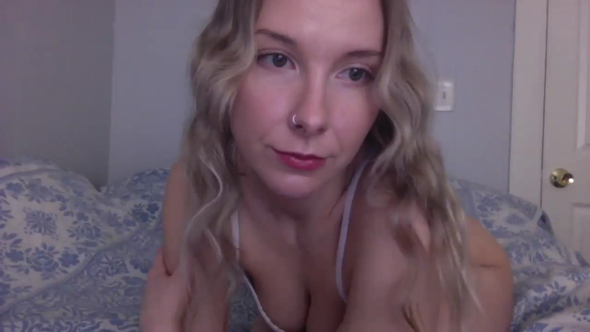Gallery image thumbnail from Peachyk33n's myfreecams stream on, 03/04/2025, 21:22 image 3 of 20