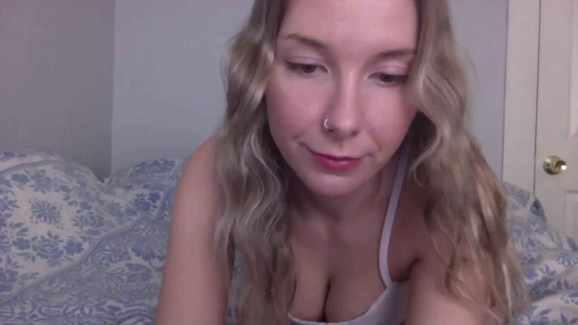 Gallery image thumbnail from Peachyk33n's myfreecams stream on, 03/04/2025, 21:22 image 12 of 20