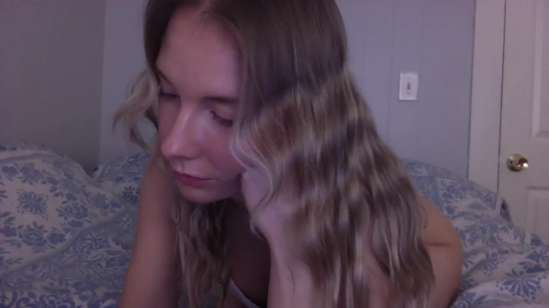 Gallery image thumbnail from Peachyk33n's myfreecams stream on, 03/04/2025, 22:12 image 8 of 20