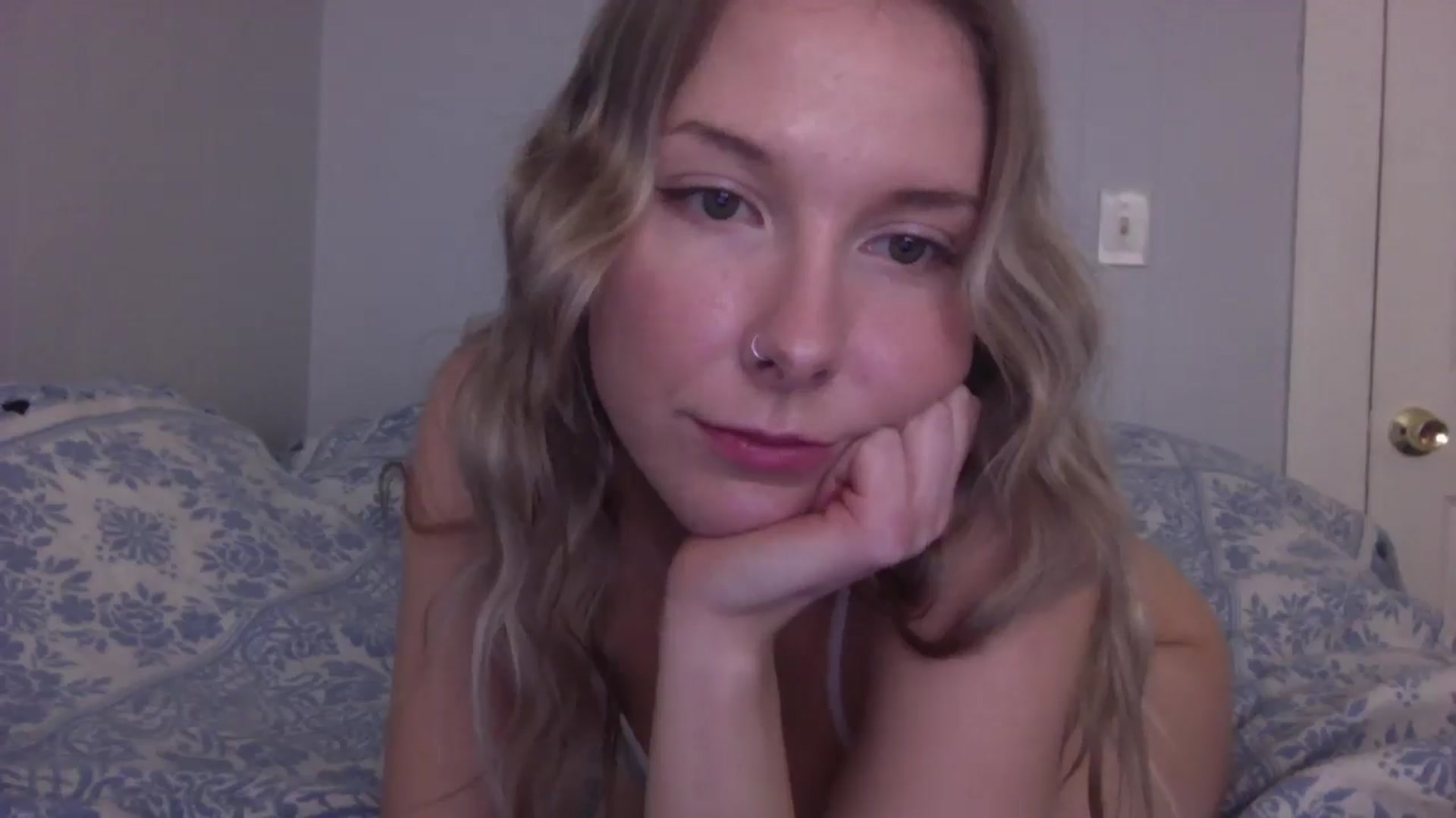 Gallery image thumbnail from Peachyk33n's myfreecams stream on, 03/04/2025, 22:12 image 4 of 20