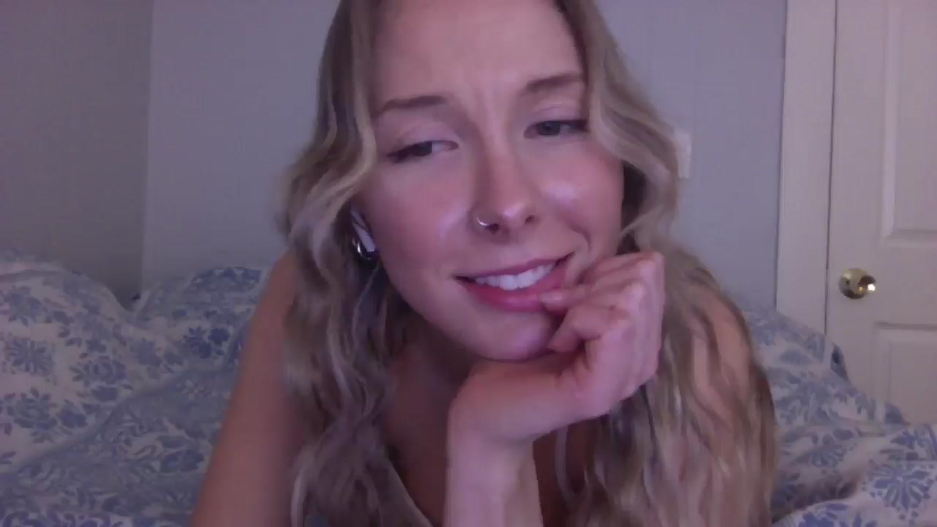 Gallery image thumbnail from Peachyk33n's myfreecams stream on, 03/04/2025, 22:12 image 15 of 20
