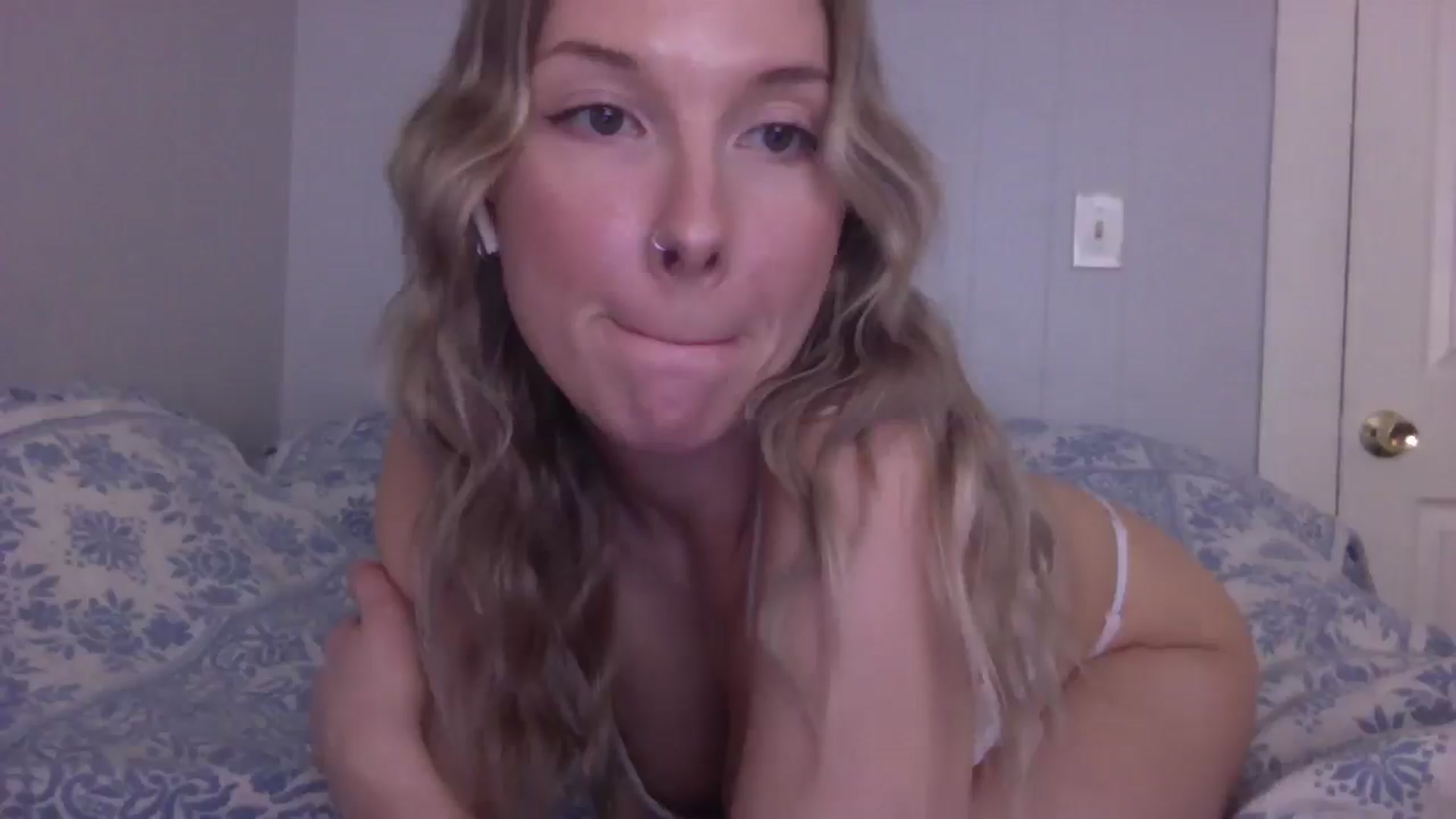 Gallery image thumbnail from Peachyk33n's myfreecams stream on, 03/04/2025, 22:12 image 6 of 20