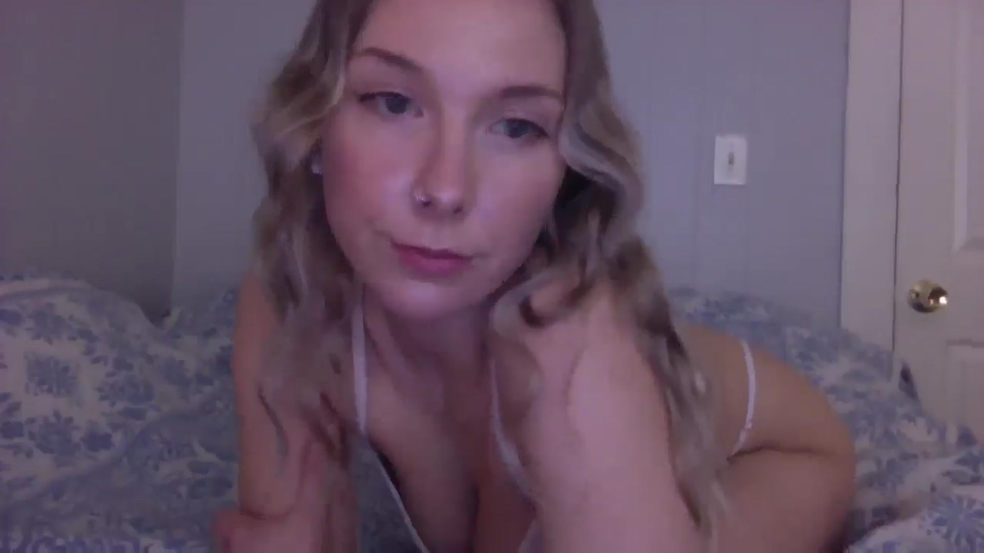 Gallery image thumbnail from Peachyk33n's myfreecams stream on, 03/04/2025, 22:12 image 12 of 20